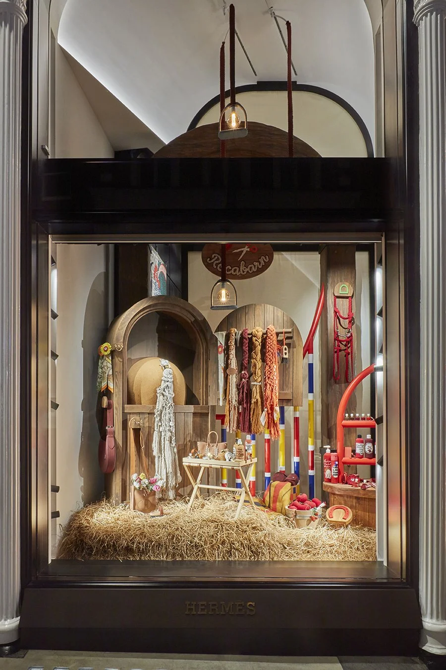 Bespoke 3D-printed horses, display mounts and sculptural props fabricated and finished by Andy Knight for the Hermès New Bond Street window installation.