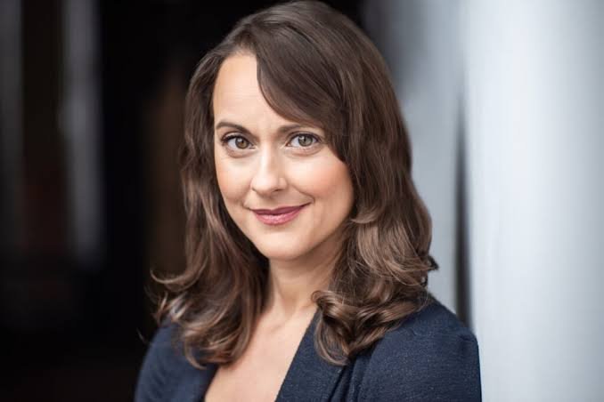 Sara Topham