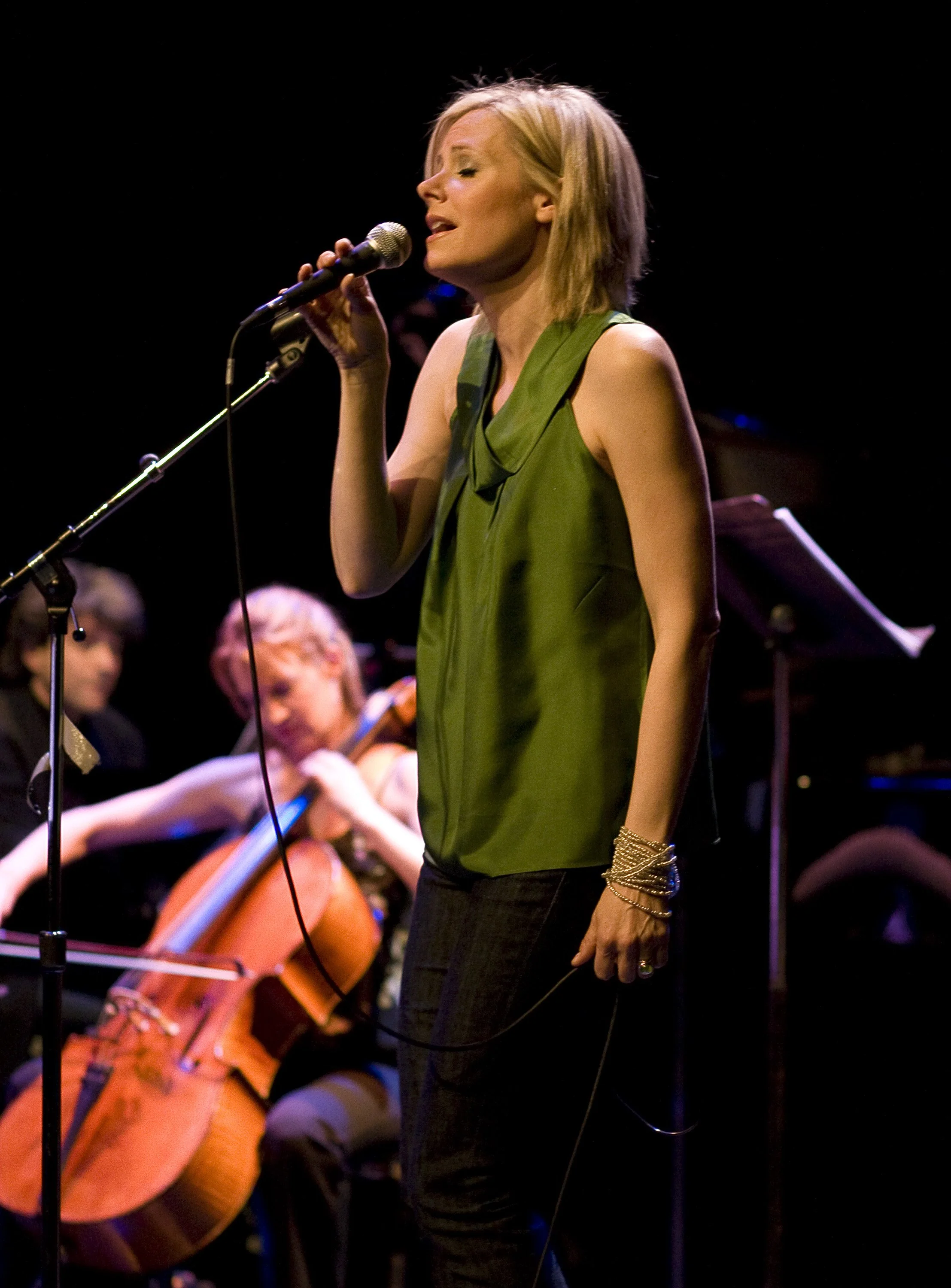  Andrew Burashko, Amy Laing, Melanie Doane 
