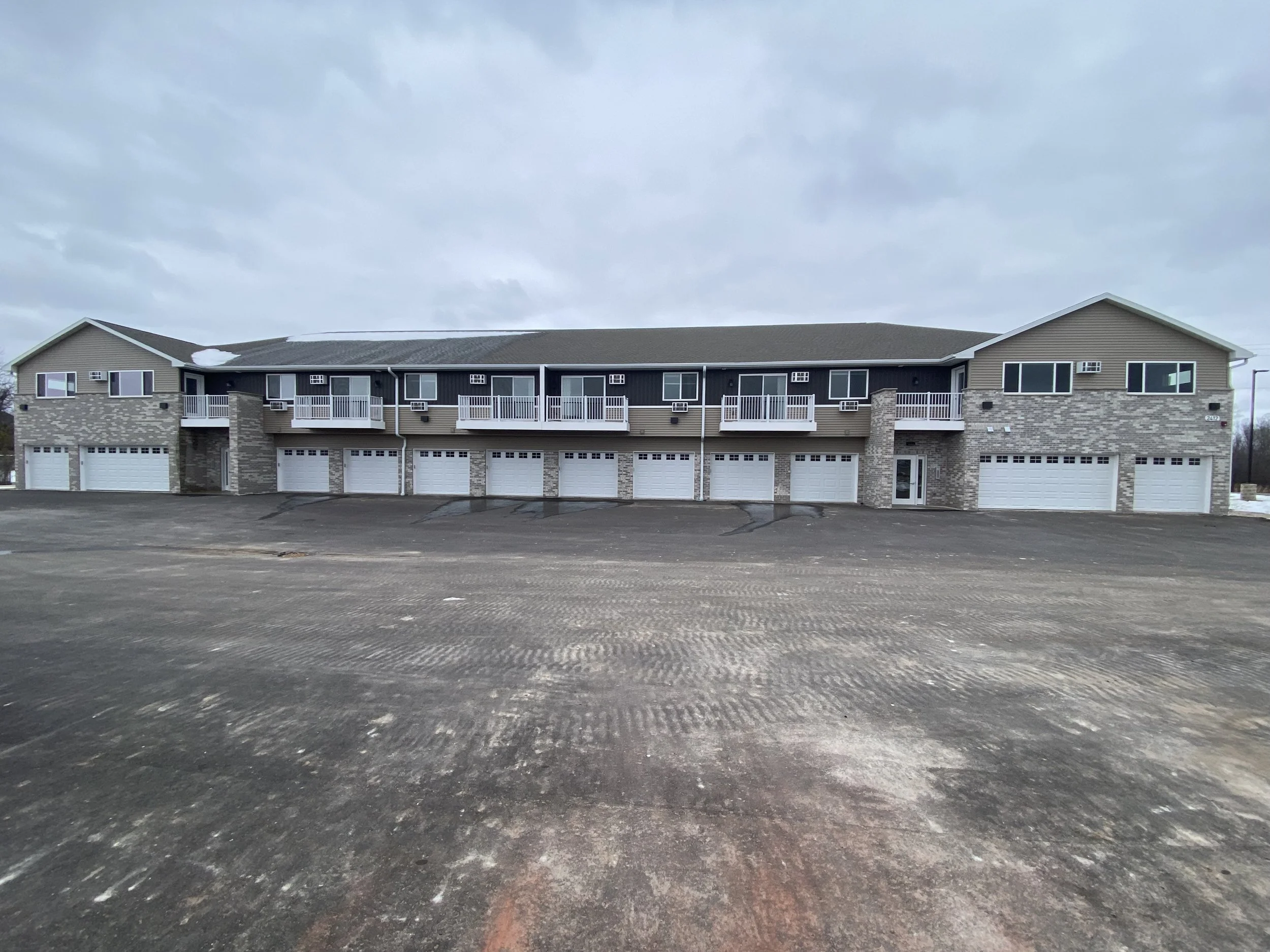 Fox Crossing Creek Apartments Neenah, Wisconsin — Duquaine Development
