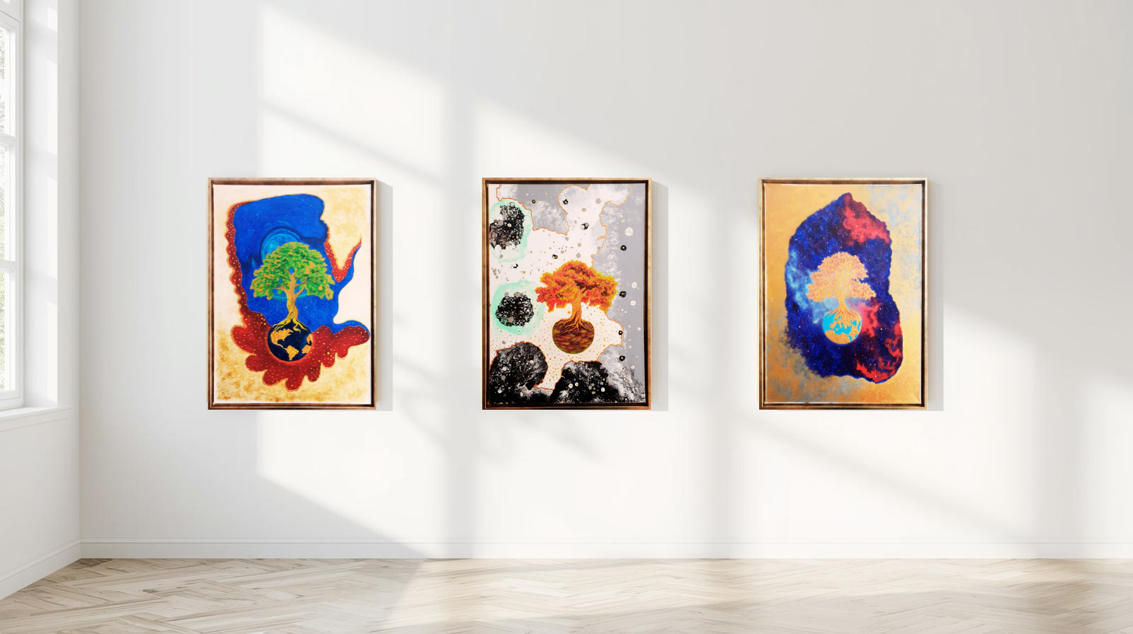 Drei bunte abstrakte Gemälde mit Baum-Motiven in einem weißen Kunstraum.