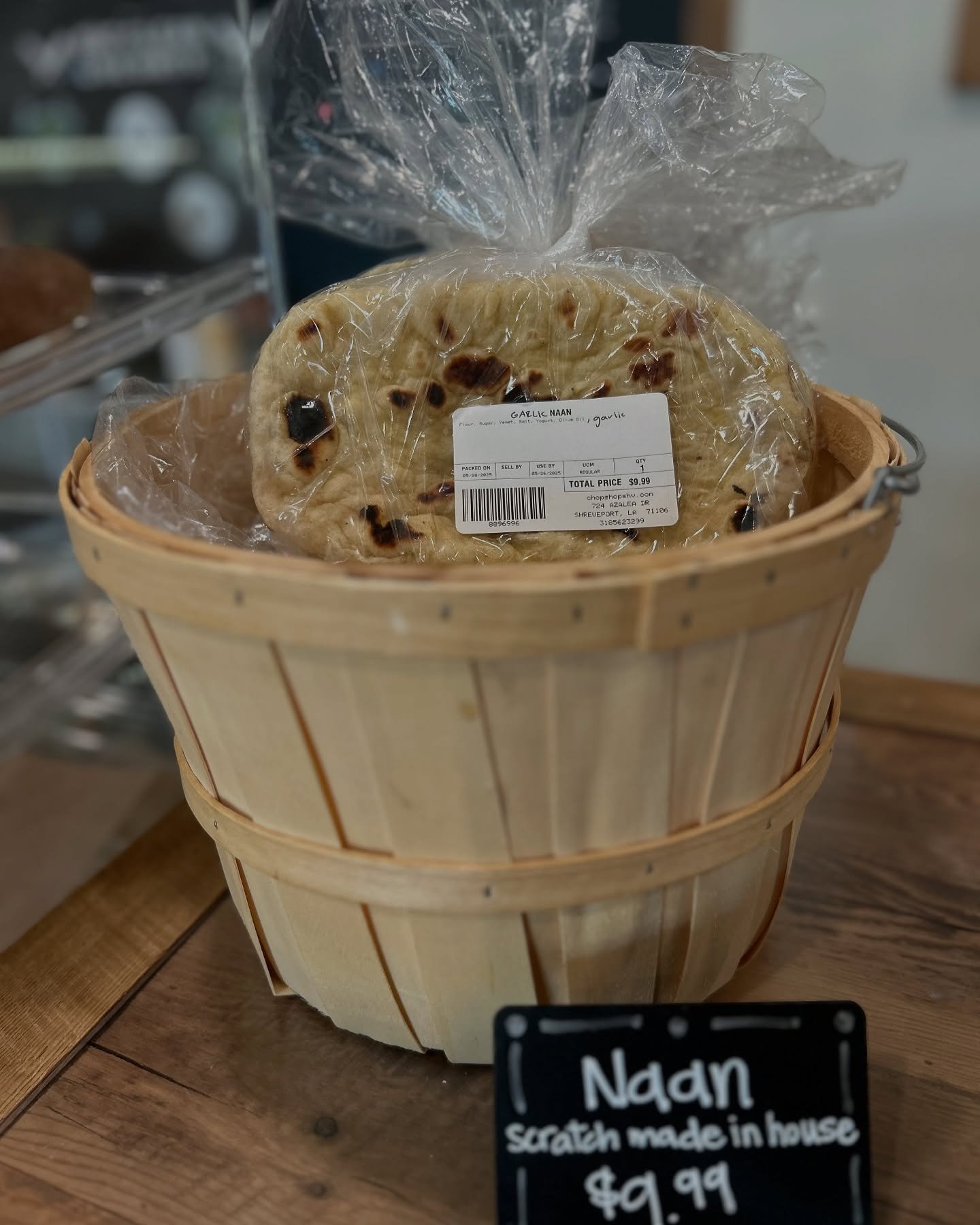 Hot outta the oven this week:

🫓 Homemade Naan
🥖 Fresh-baked Sourdough 
🍪 Scratch-made cookies in Almond Delight and good ol&rsquo; Chocolate Chip

Come and grab the goods while they last! ✌️

#chopshopshv #localfood #eatcleanlivedirty #318 #fresh