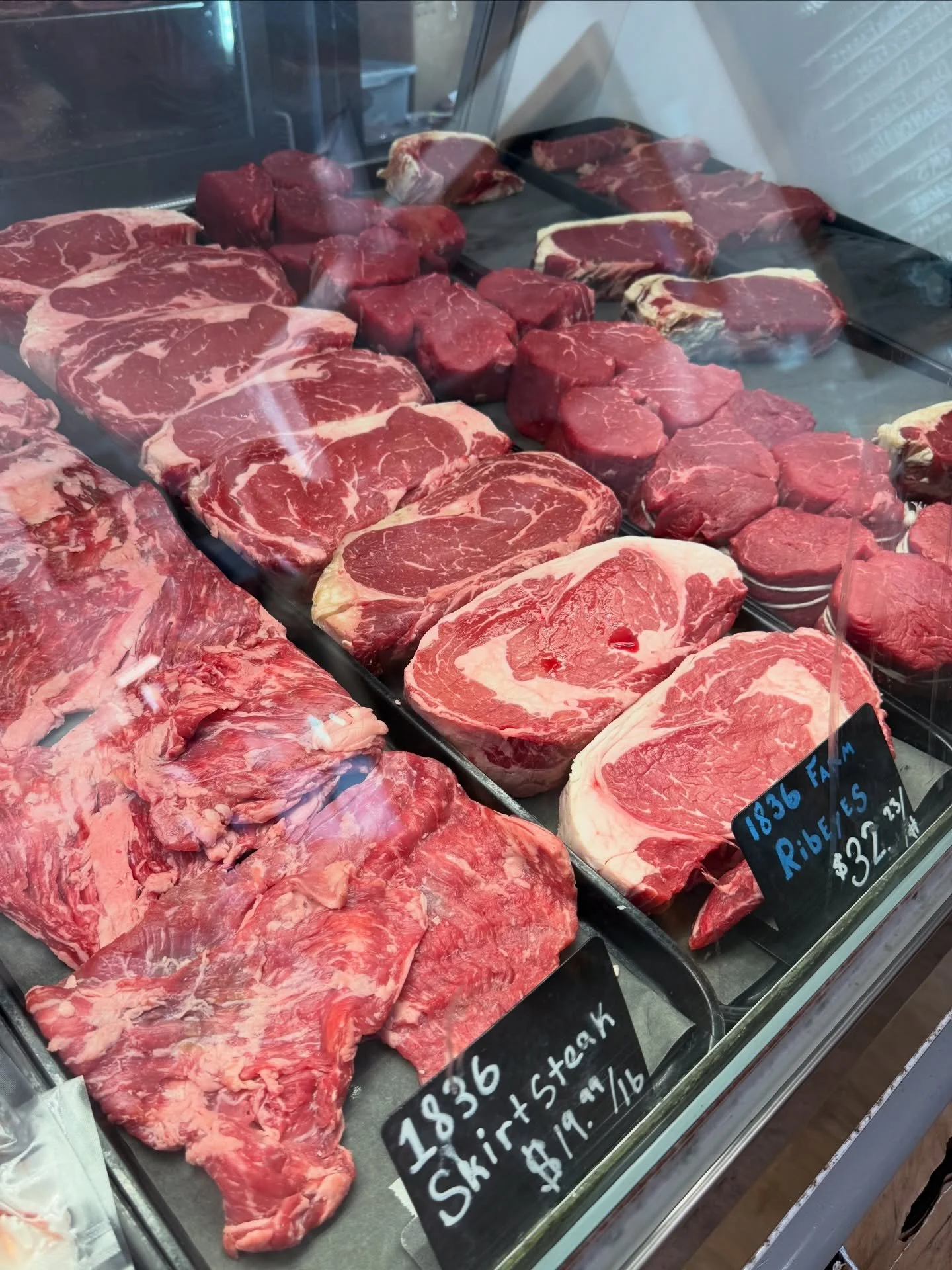 It&rsquo;s a prime day for grillin&rsquo;, pard 🔥
 Only problem is &hellip; picking just one.

Our cold case is stocked up and ready for whatever you&rsquo;ve got cookin&rsquo;:

&bull; @1836farms Skirt Steak &bull; @1836farms Ribeyes &bull; USDA Fi