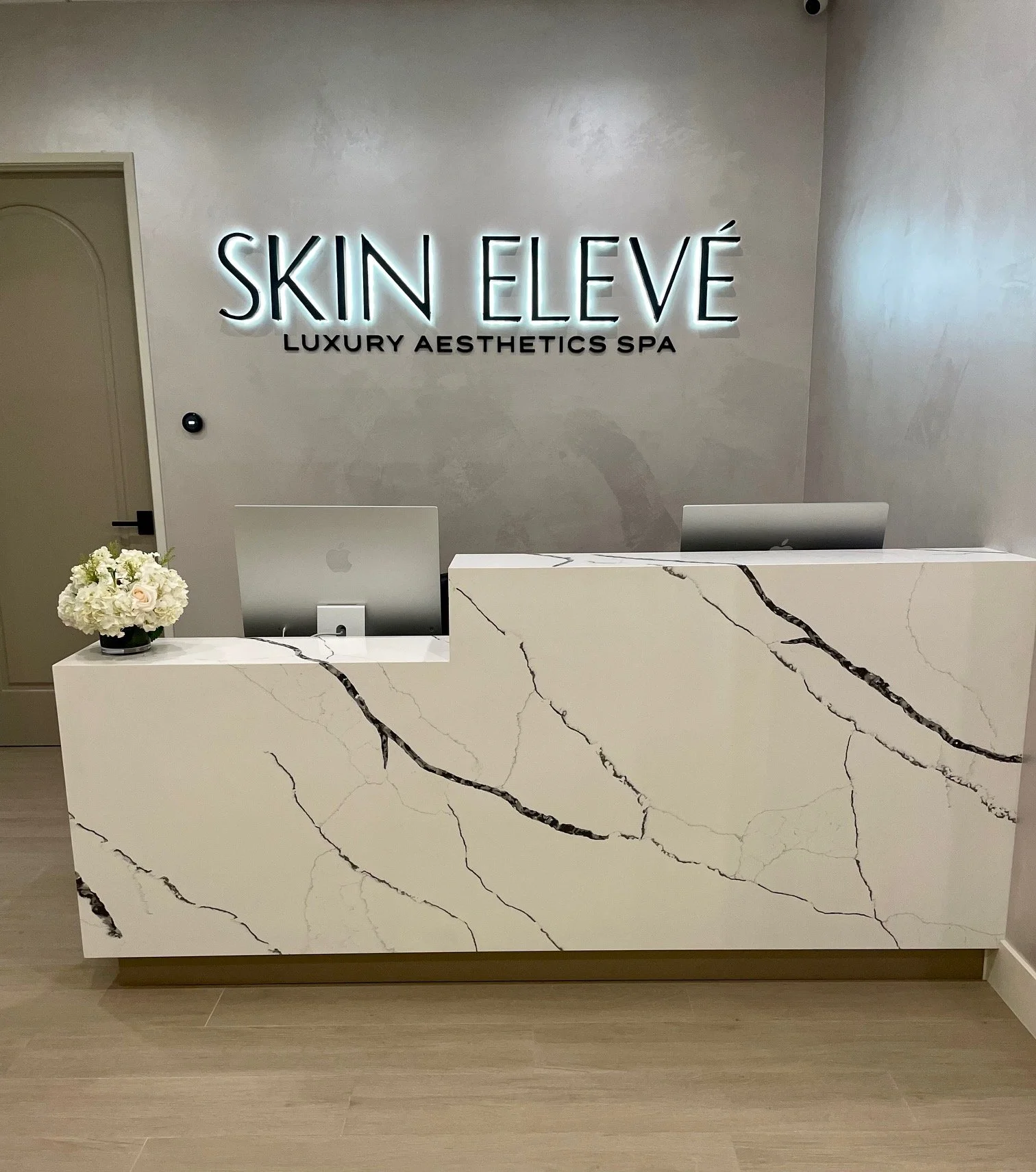 skin eleve sign and a desk