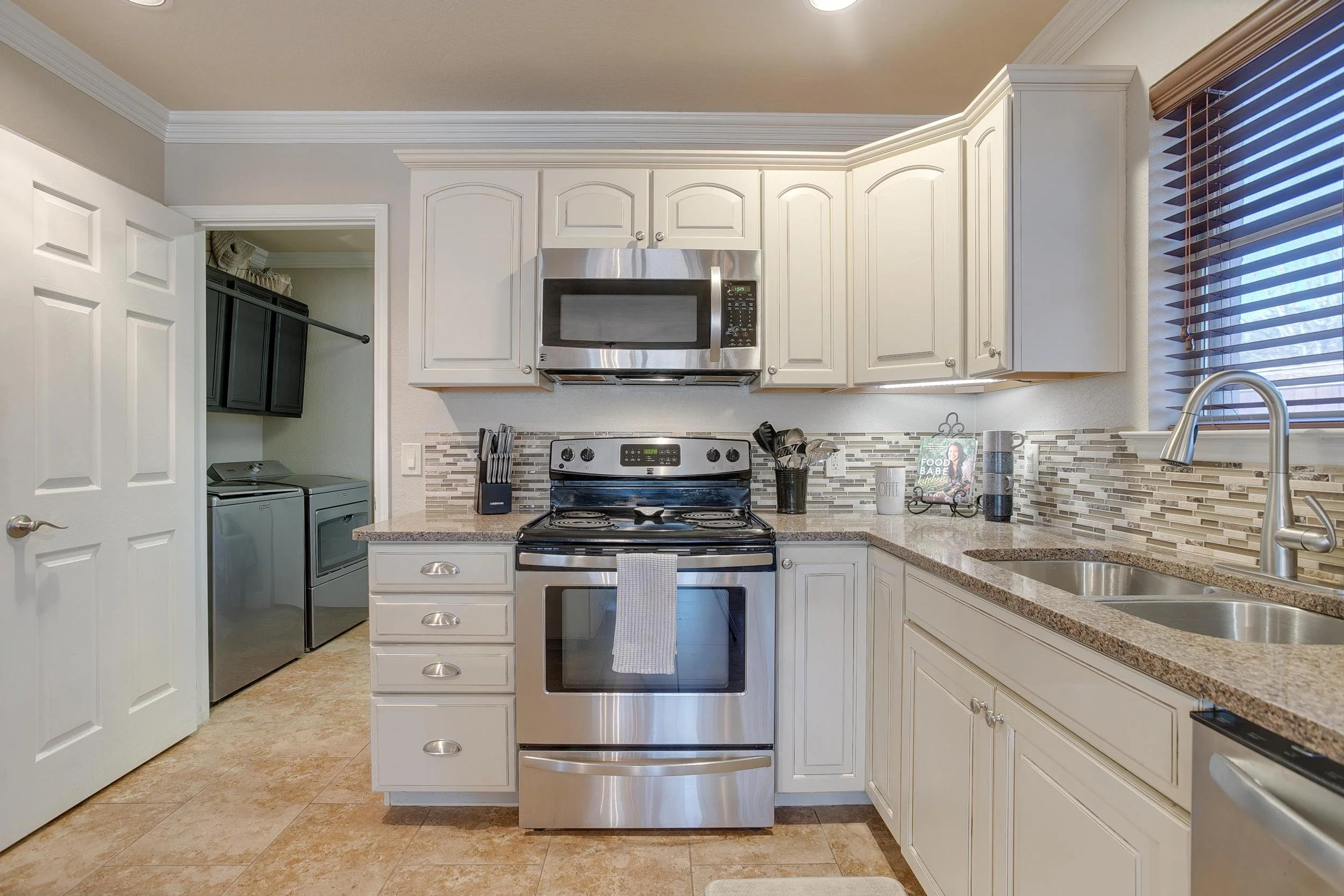 213 King Arthur Dr (18 of 41).jpg