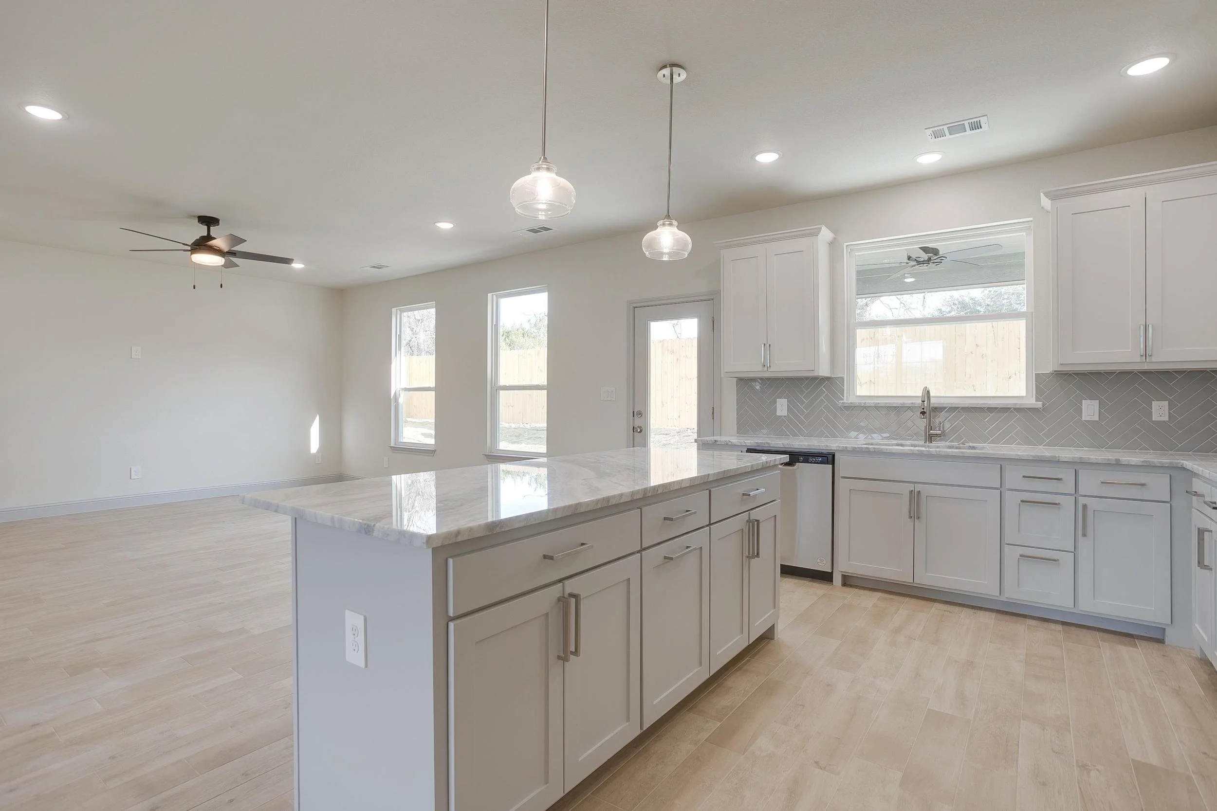 5514 Stonegate (16 of 42).jpg