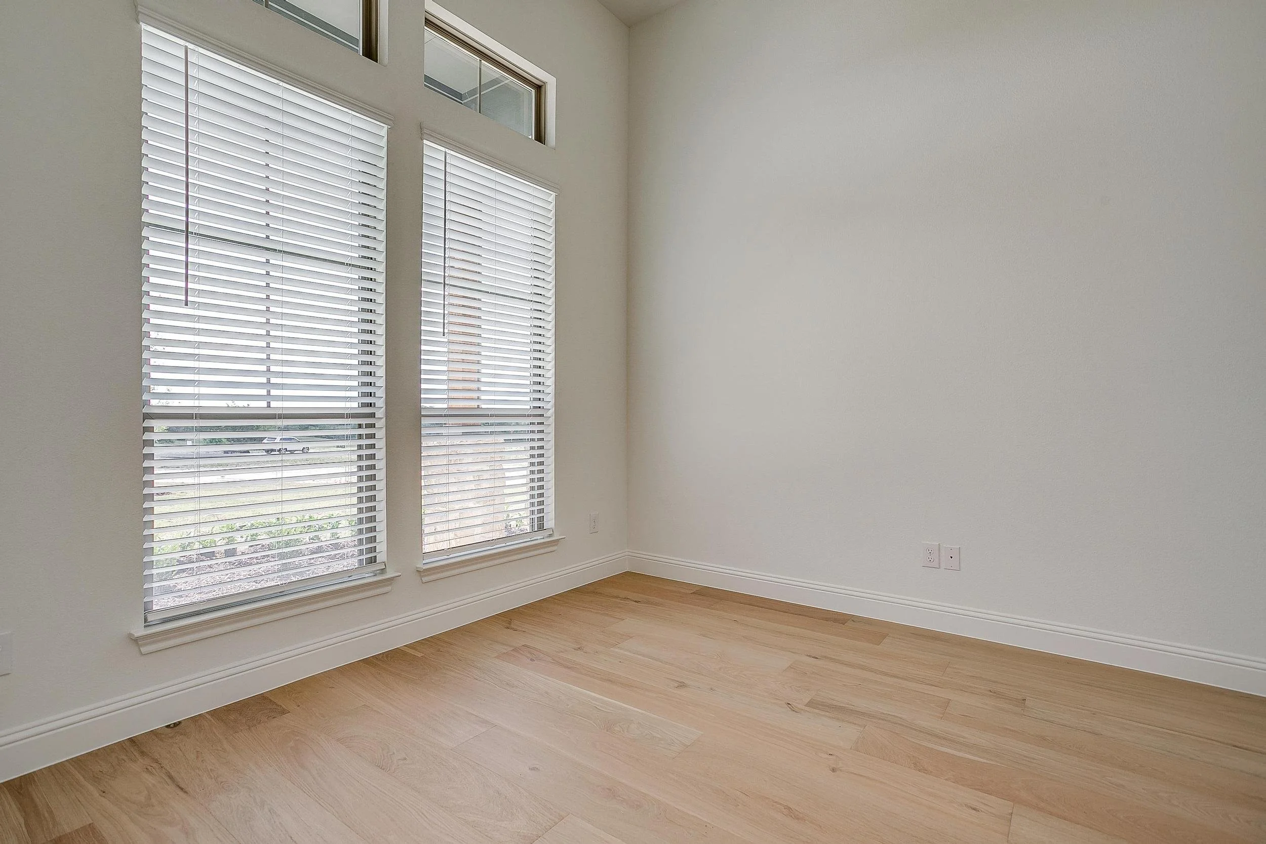 6579 Rq 3005 TIERCE CIRCLE — The Ashton Agency