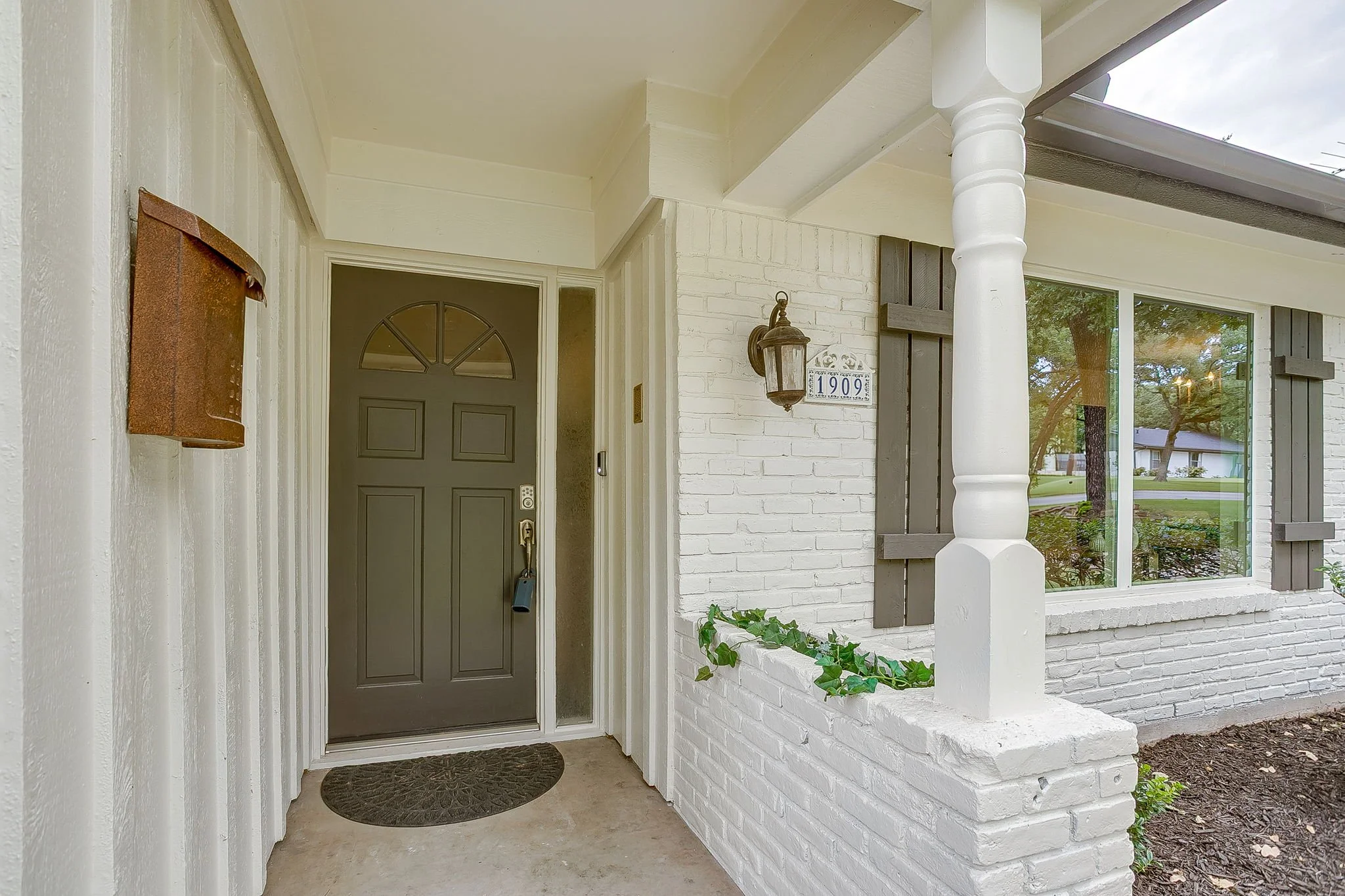 1909 Windlea Dr (4 of 46).jpg