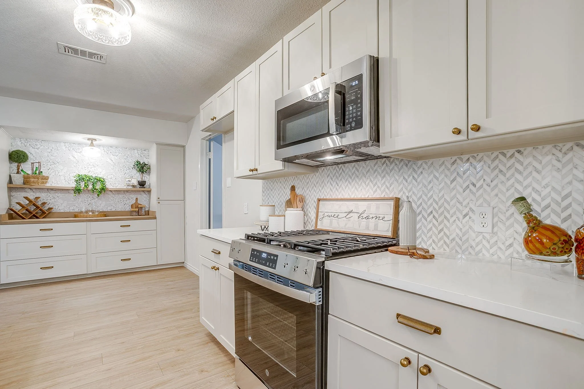 1909 Windlea Dr (11 of 46).jpg