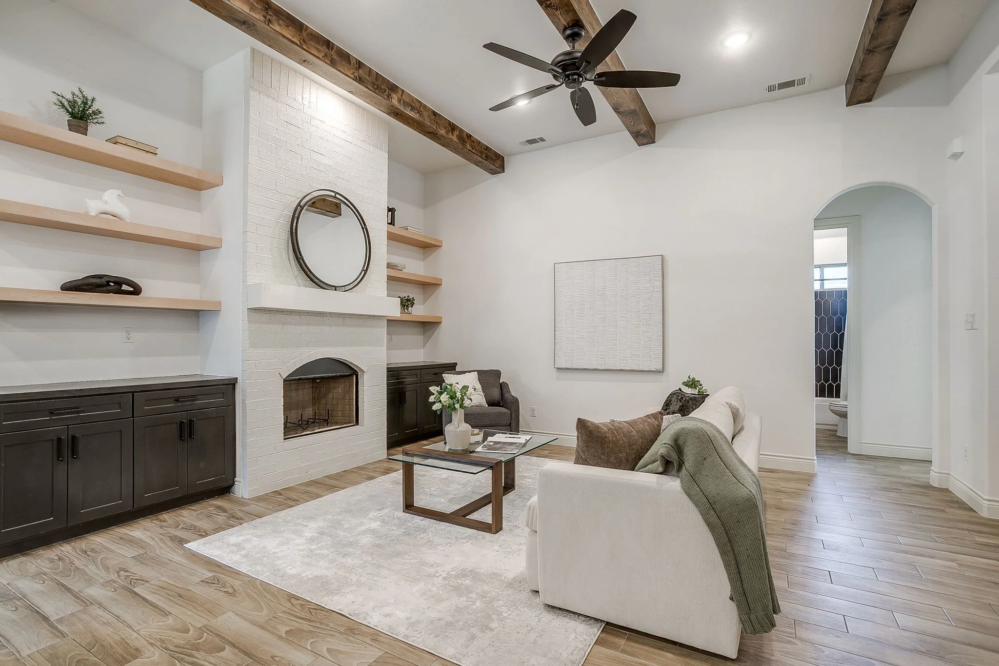512 Isbell Rd (11 of 40).jpg