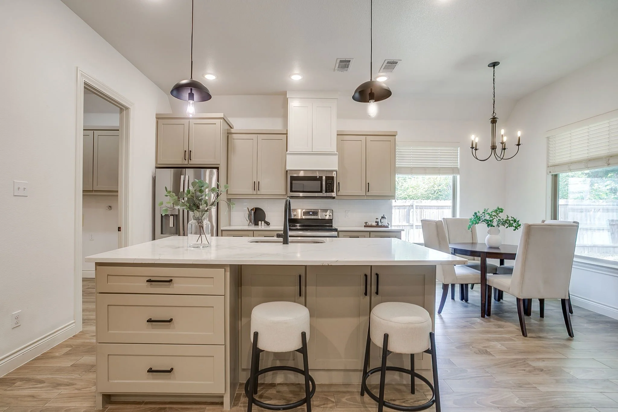 512 Isbell Rd (14 of 40).jpg