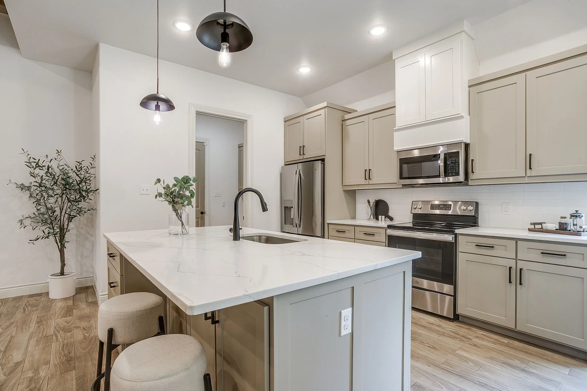 512 Isbell Rd (15 of 40).jpg