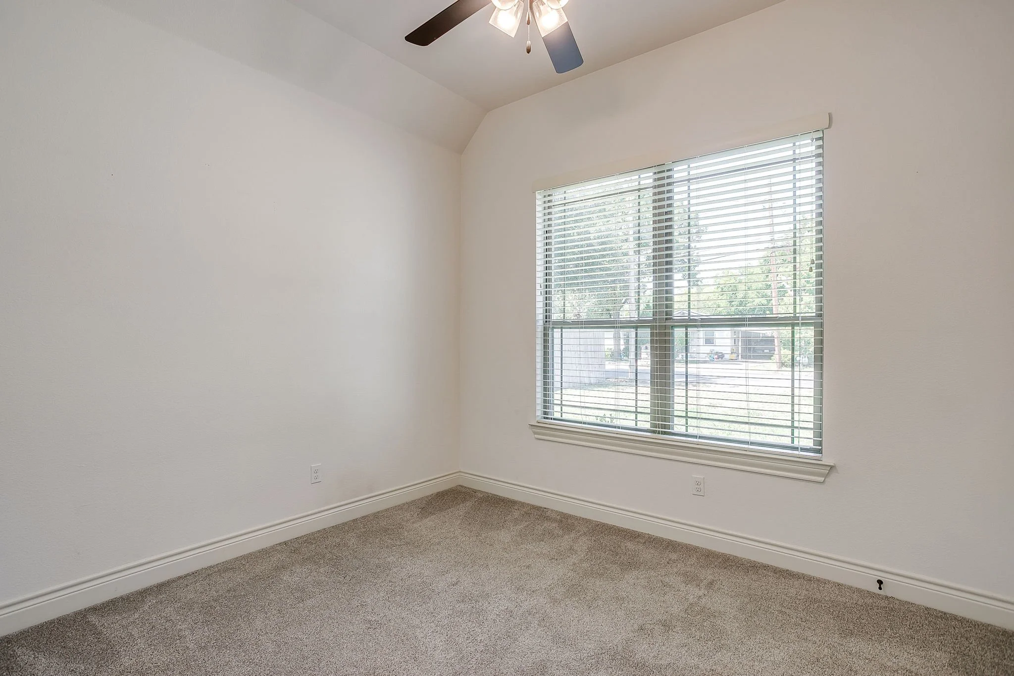 512 Isbell Rd (28 of 40).jpg