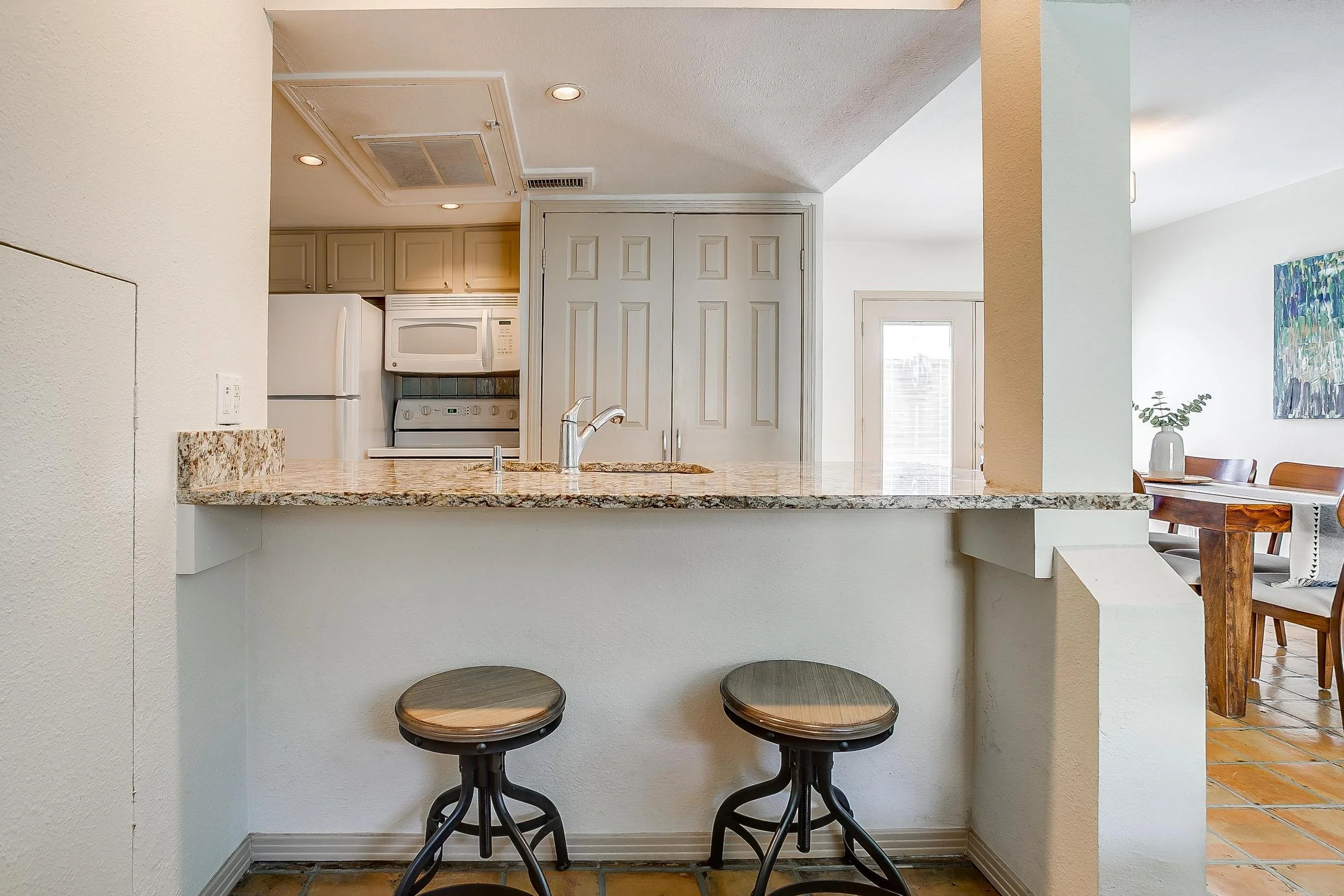 2710 Douglas Ave. (15 of 43).jpg