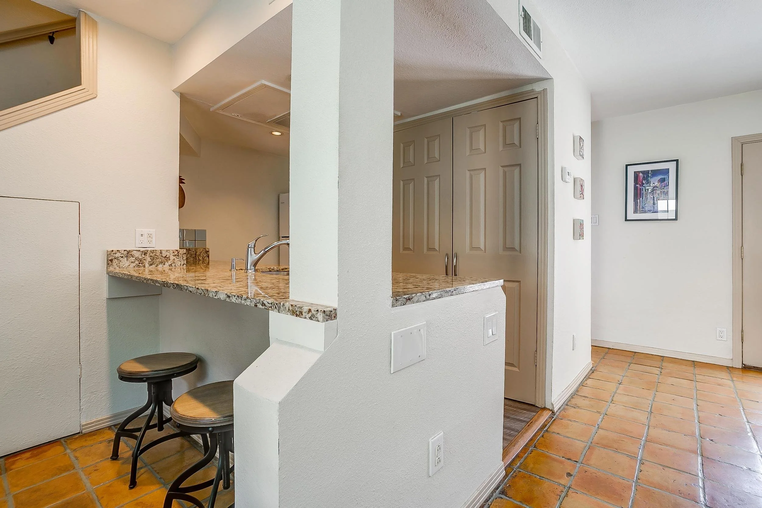 2710 Douglas Ave. (16 of 43).jpg
