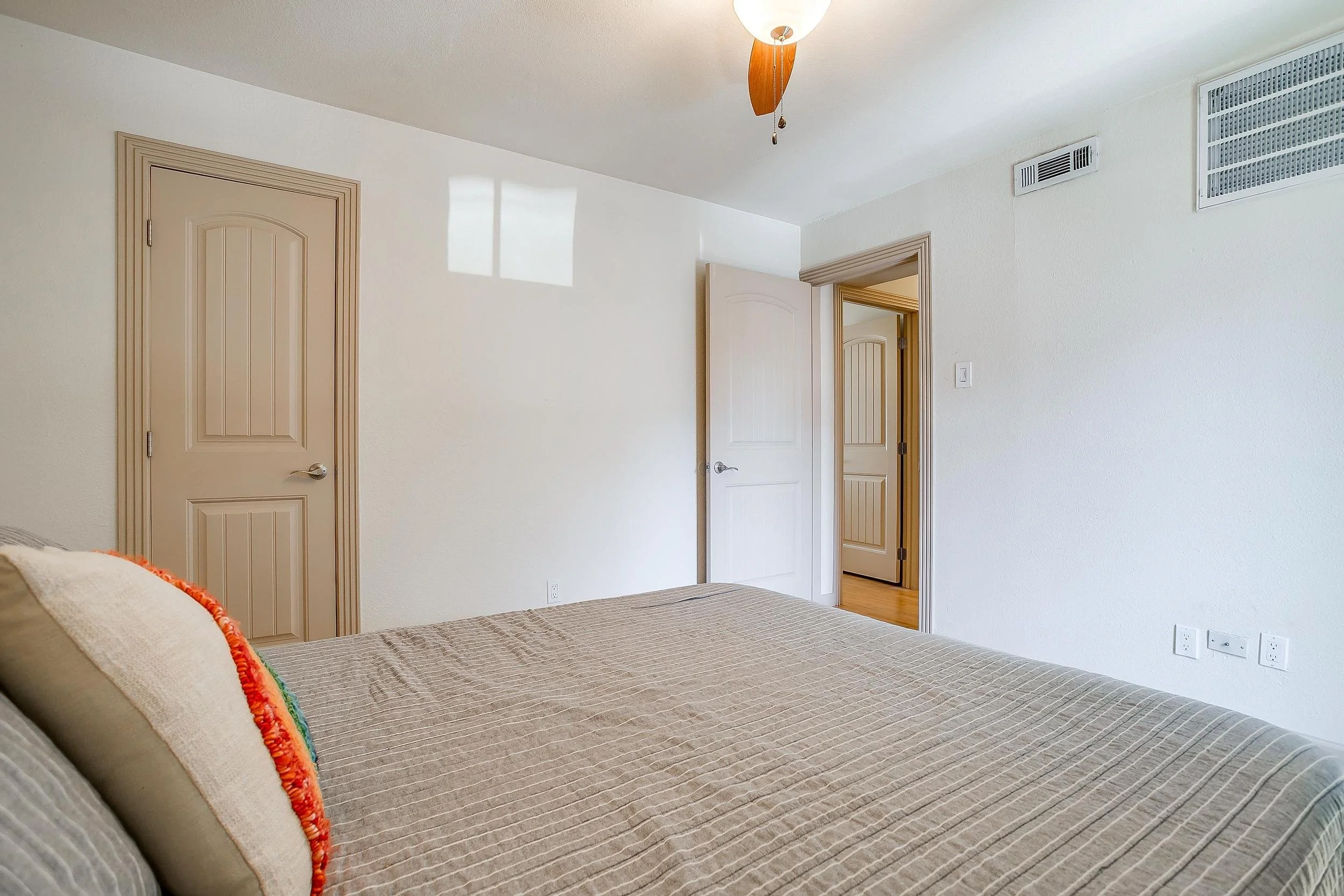 2710 Douglas Ave. (34 of 43).jpg