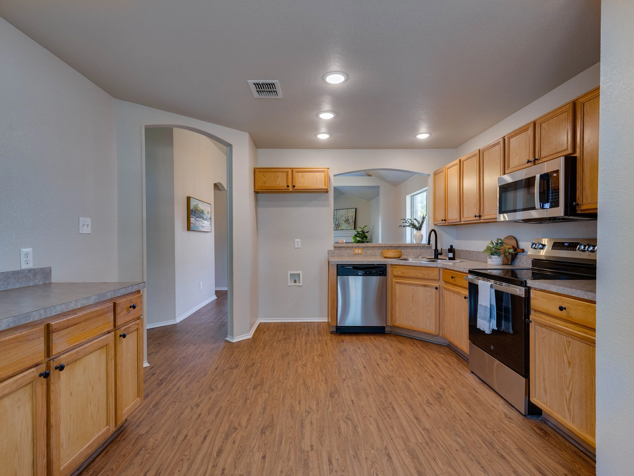 007 Kitchen.jpg