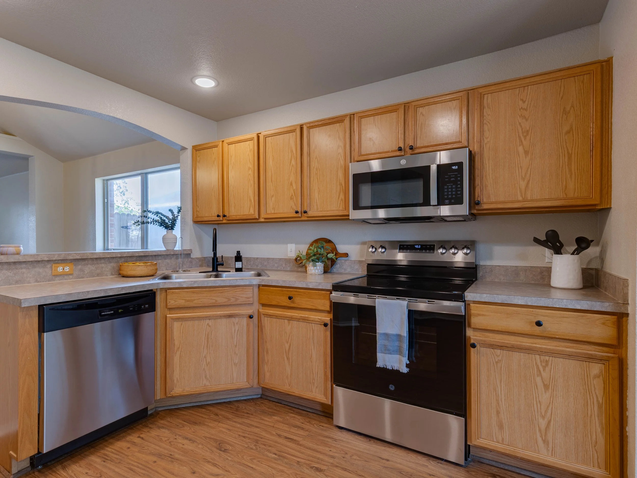009 Kitchen.jpg