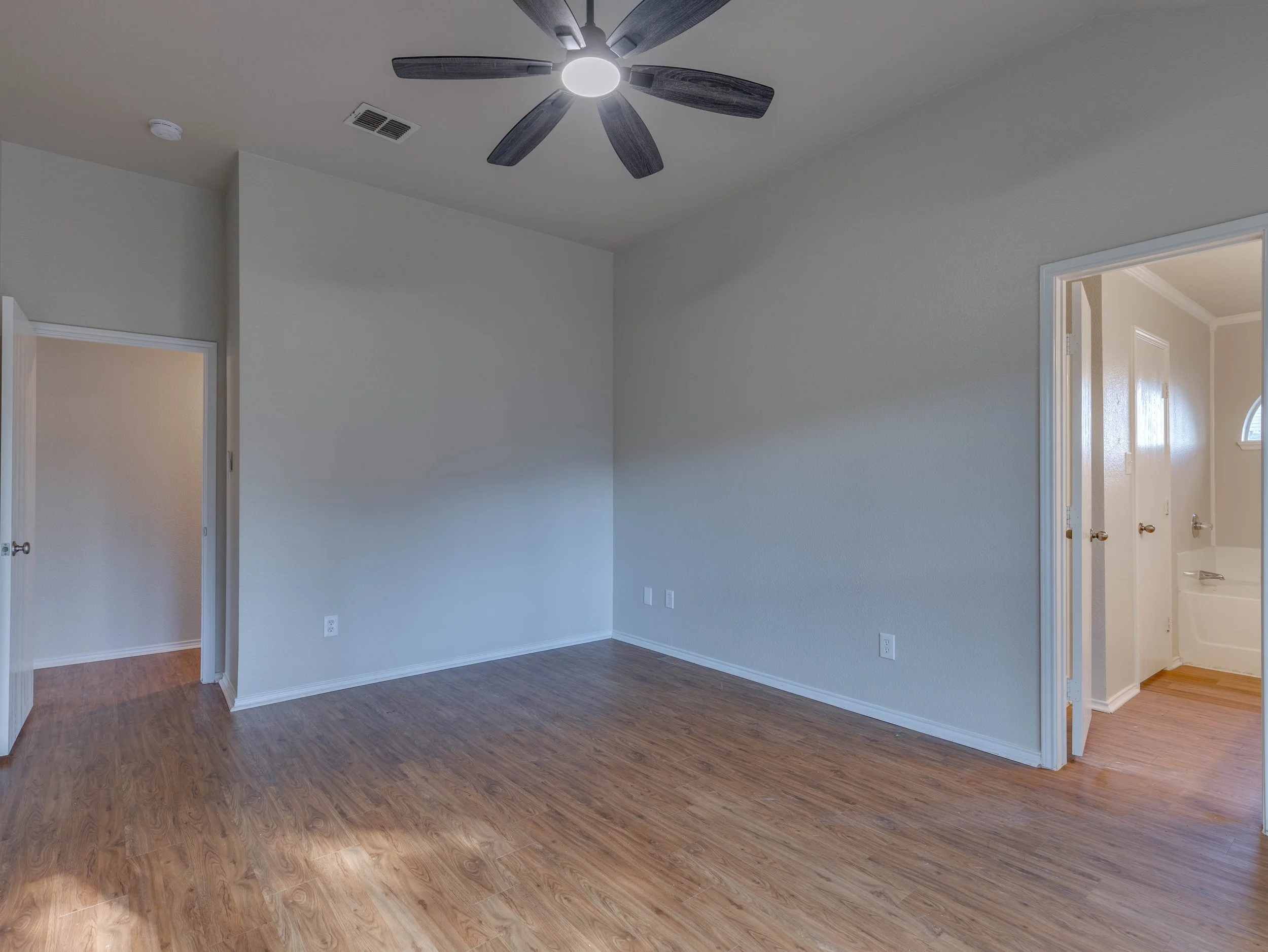 028 Primary Bedroom.jpg