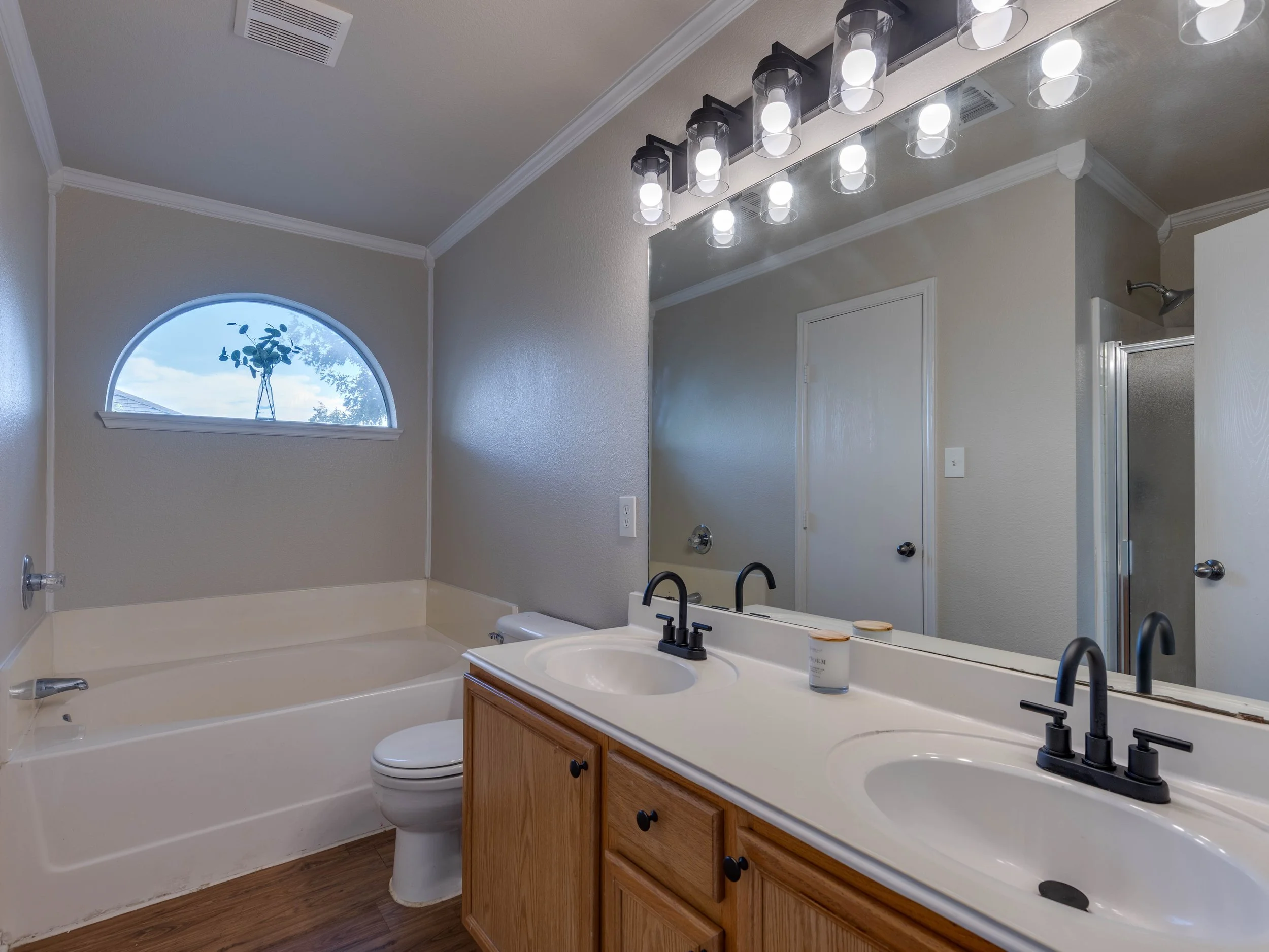 029 Primary Bathroom.jpg