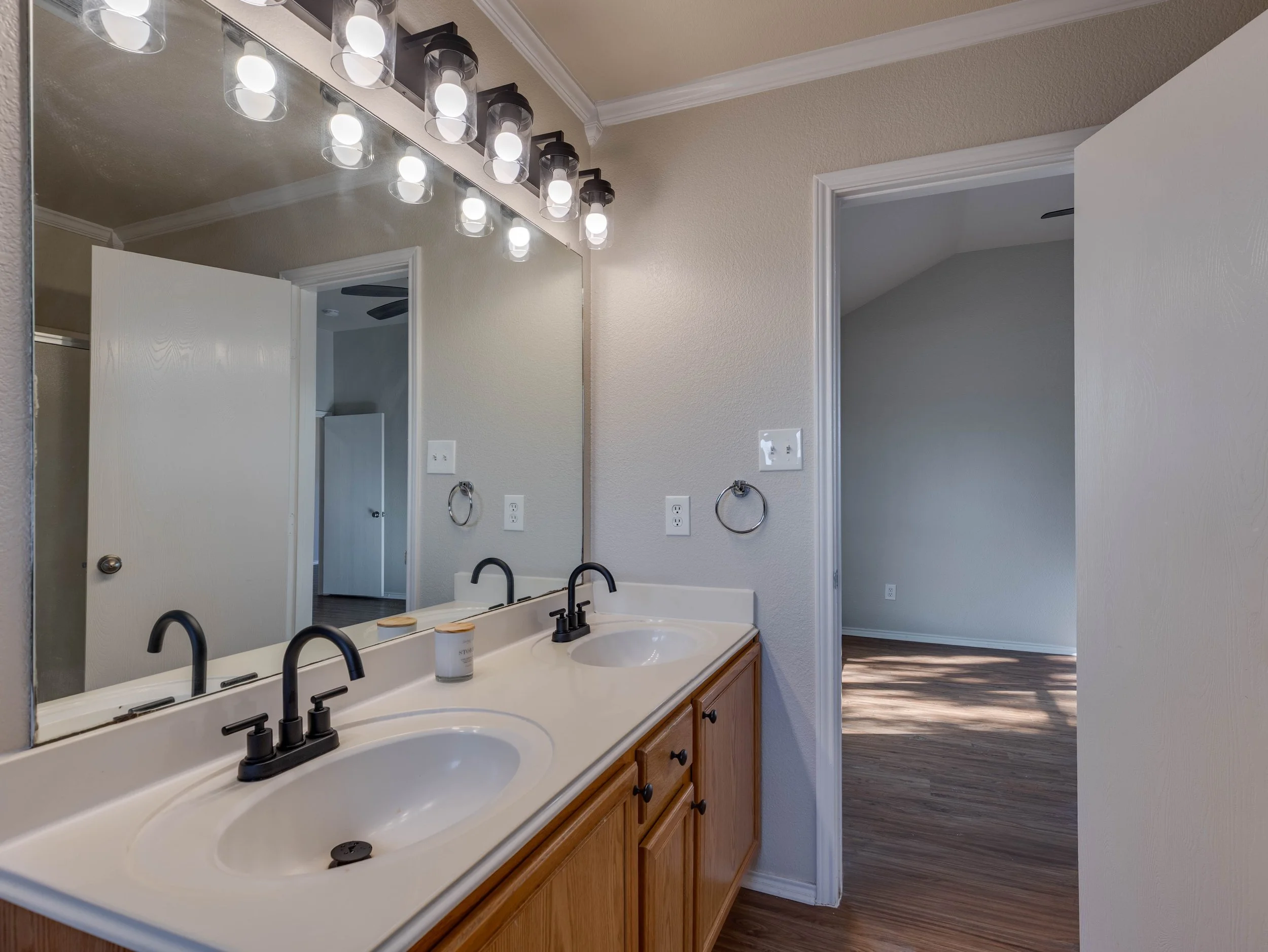 030 Primary Bathroom.jpg