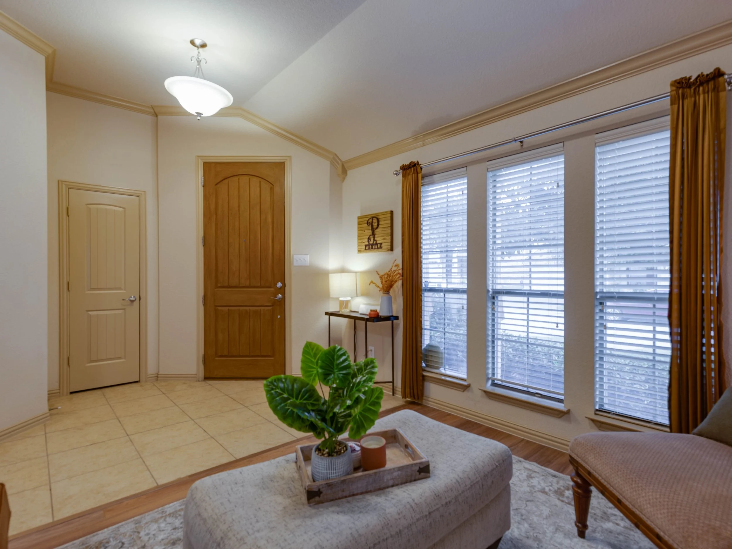 008 Foyer.jpg