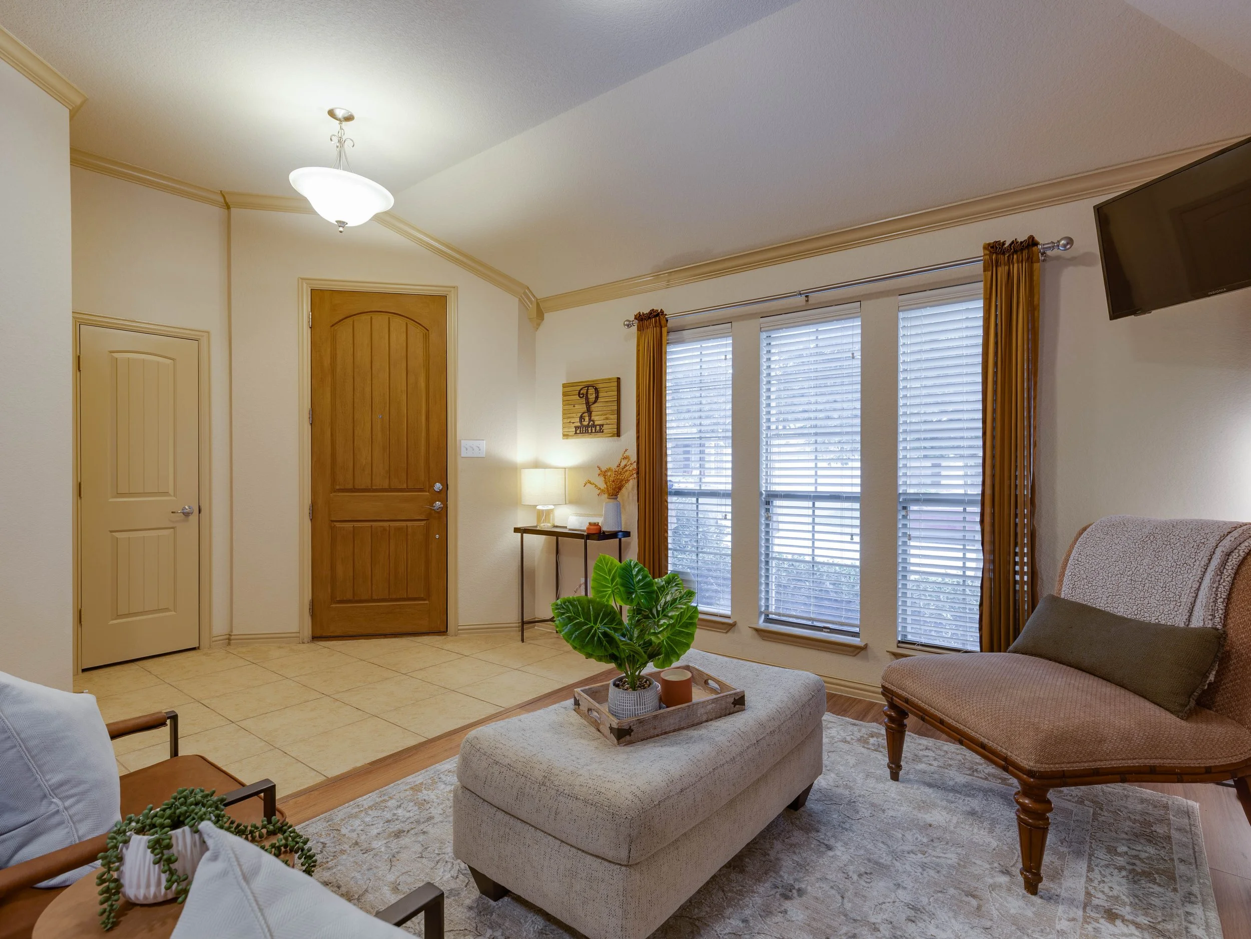 009 Family Room.jpg