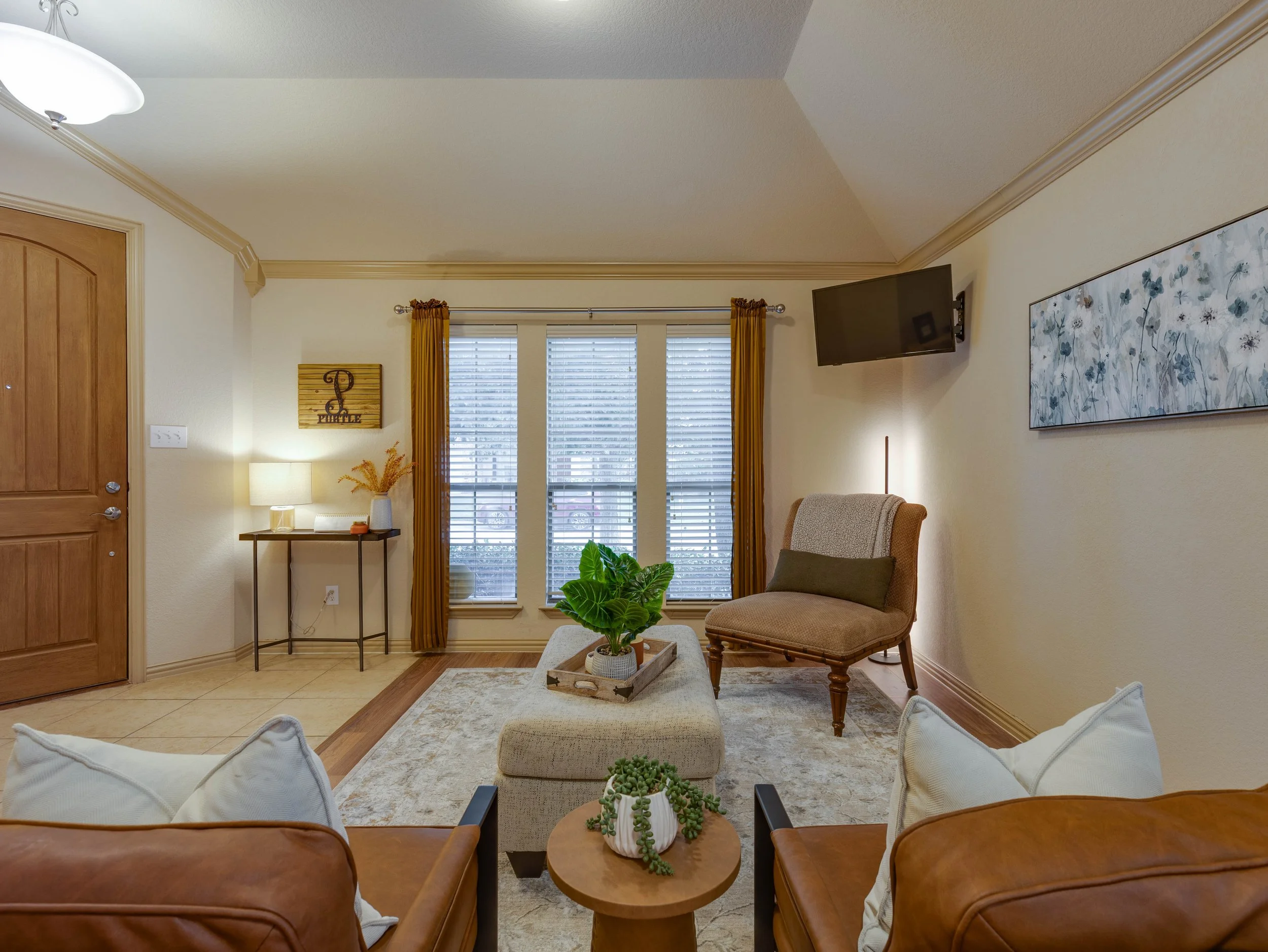 010 Family Room.jpg