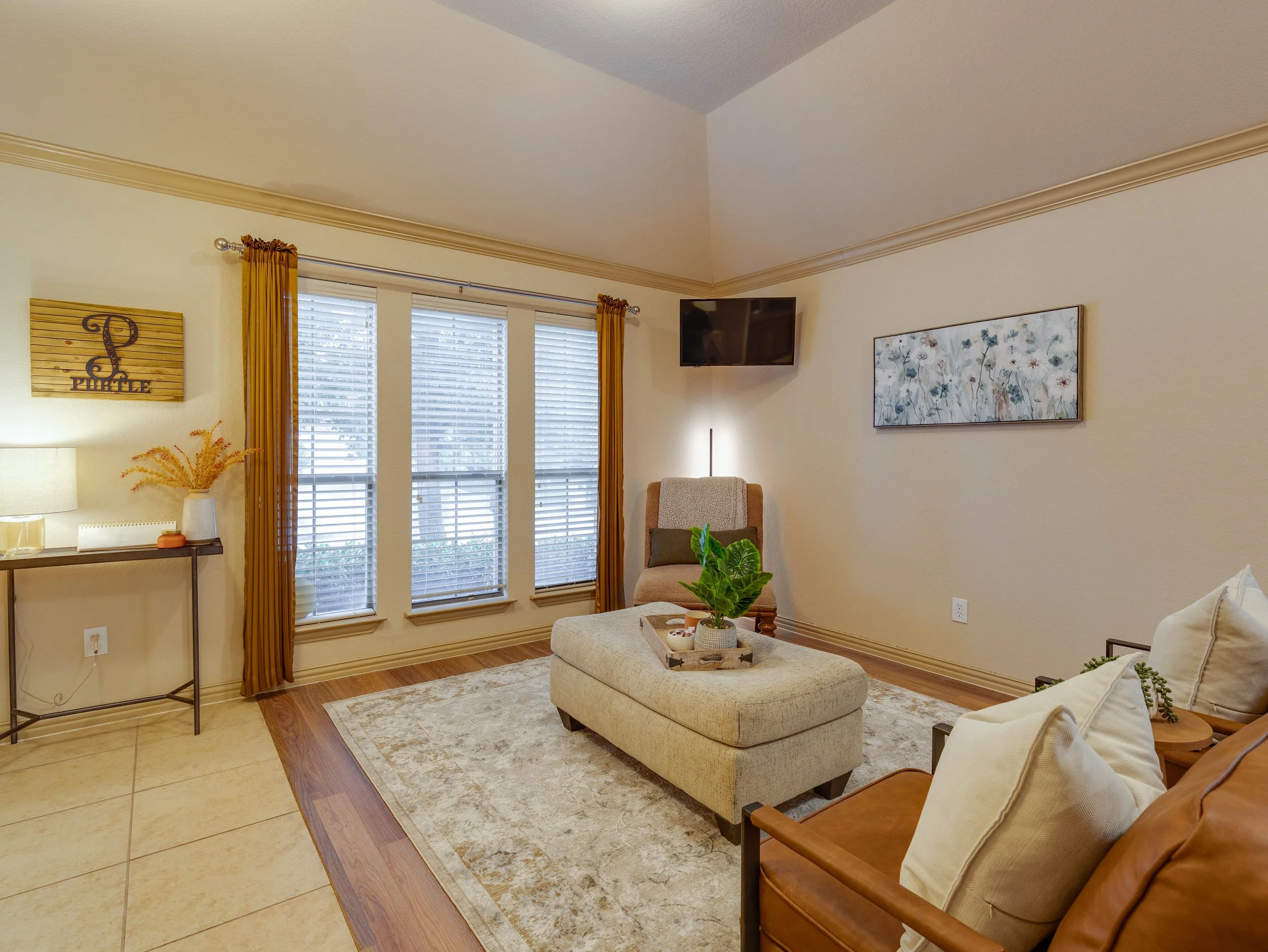 011 Family Room.jpg