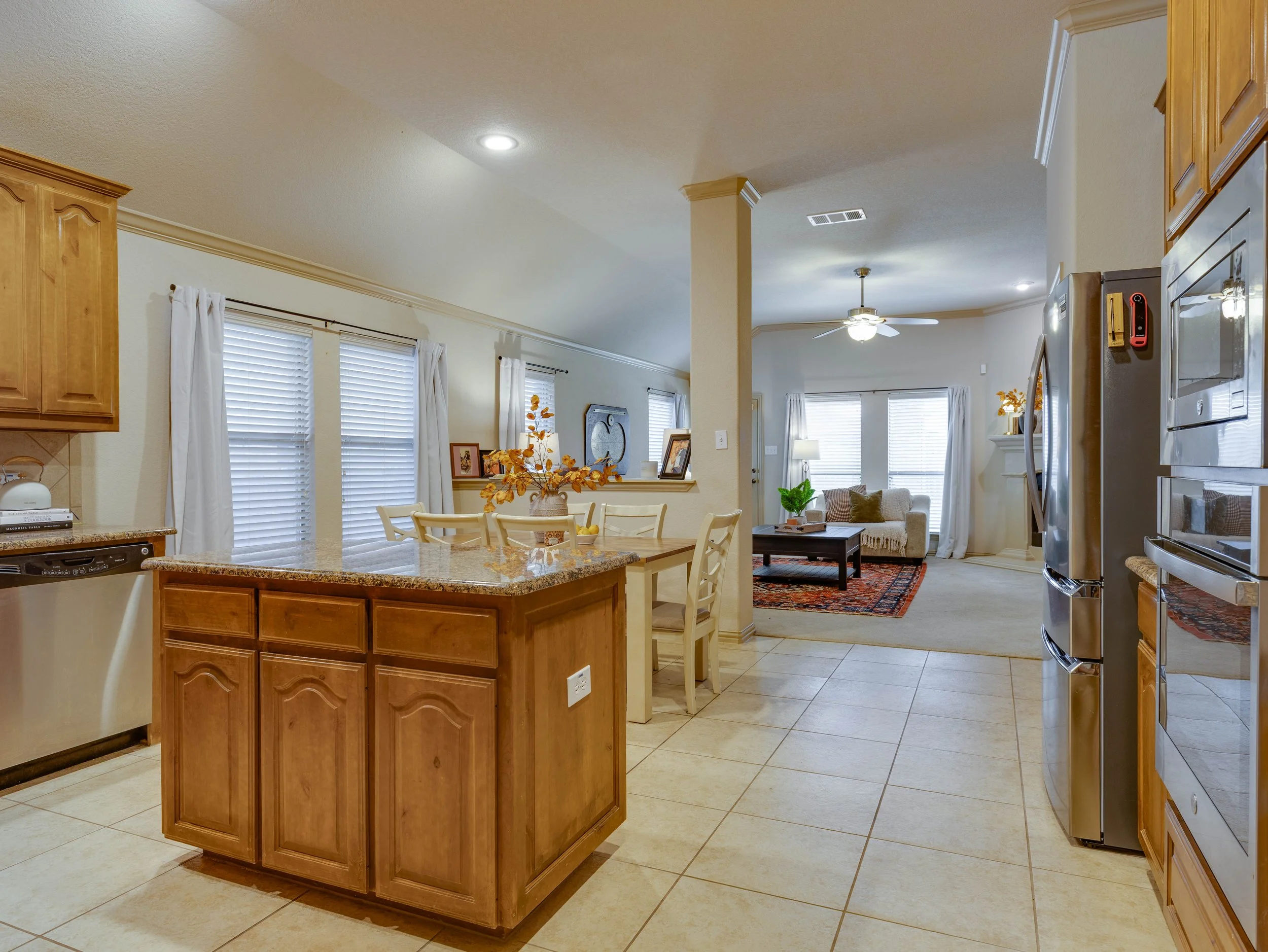 015 Kitchen.jpg