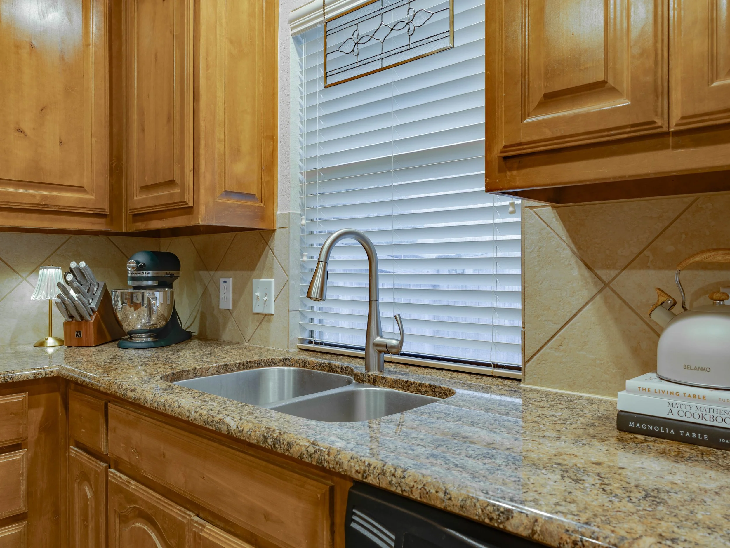 020 Kitchen.jpg