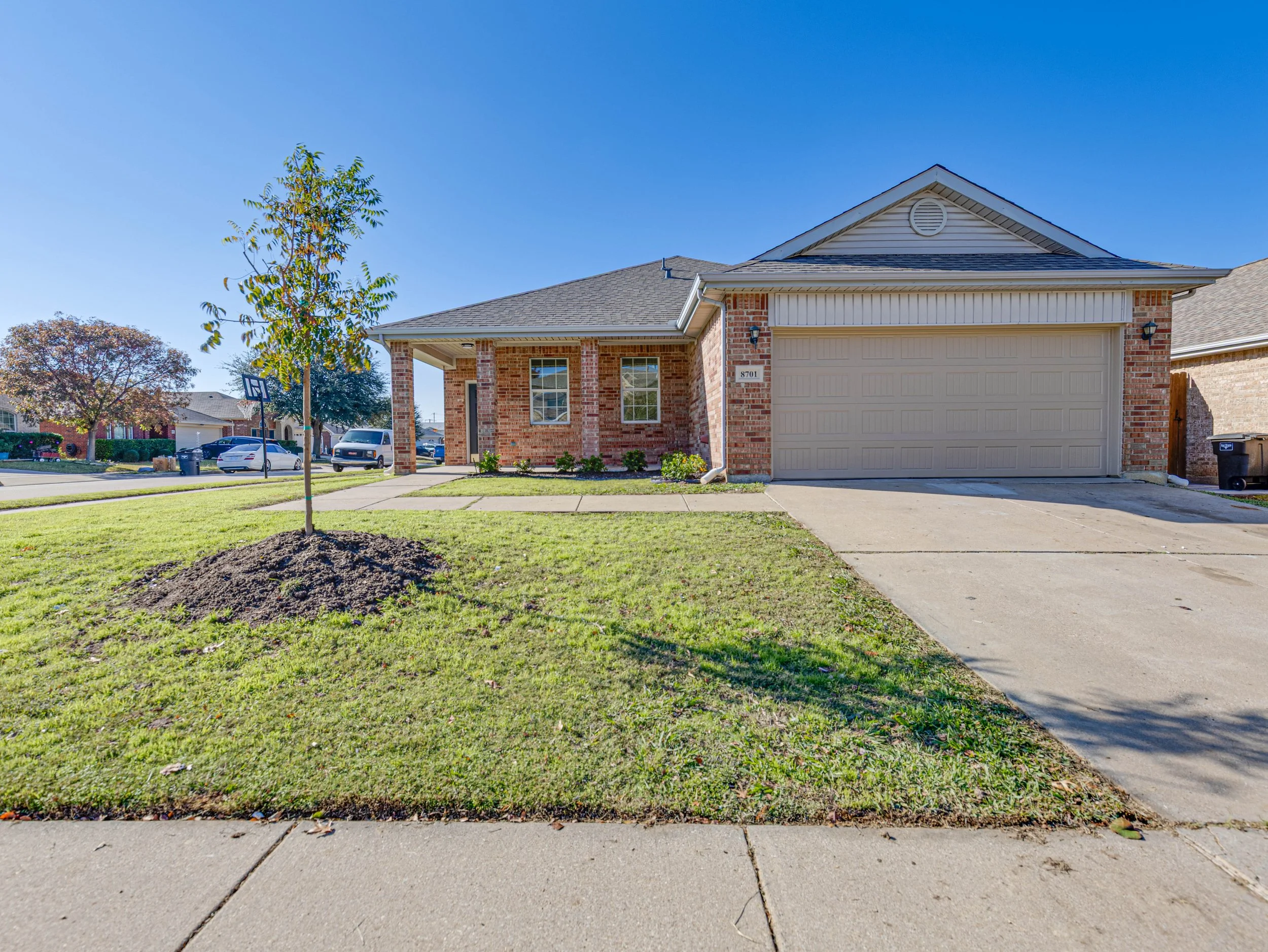 001 Front - 8701 Gaines.jpg