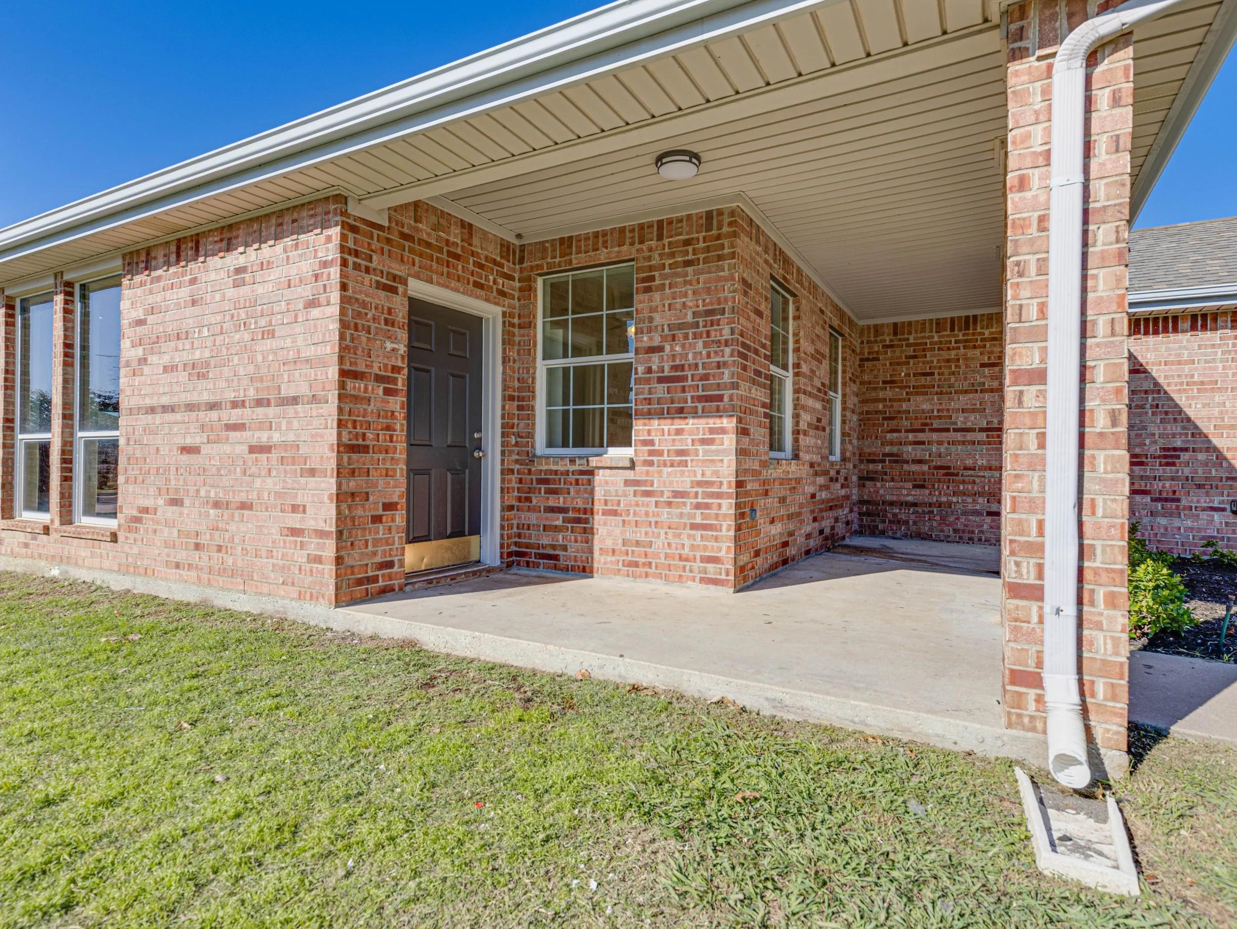 004 Front - 8701 Gaines.jpg