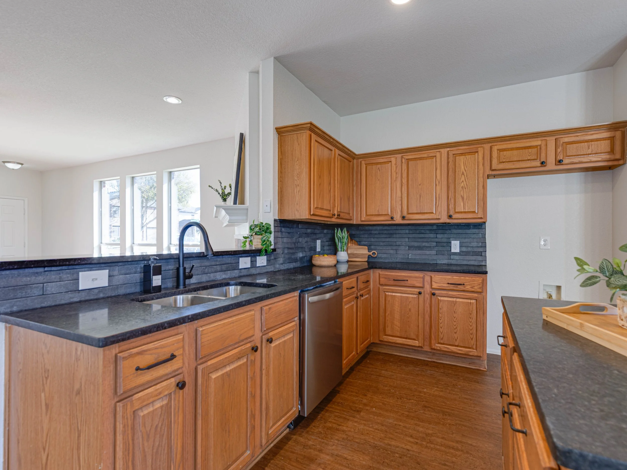 012 Kitchen - 8701 Gaines.jpg