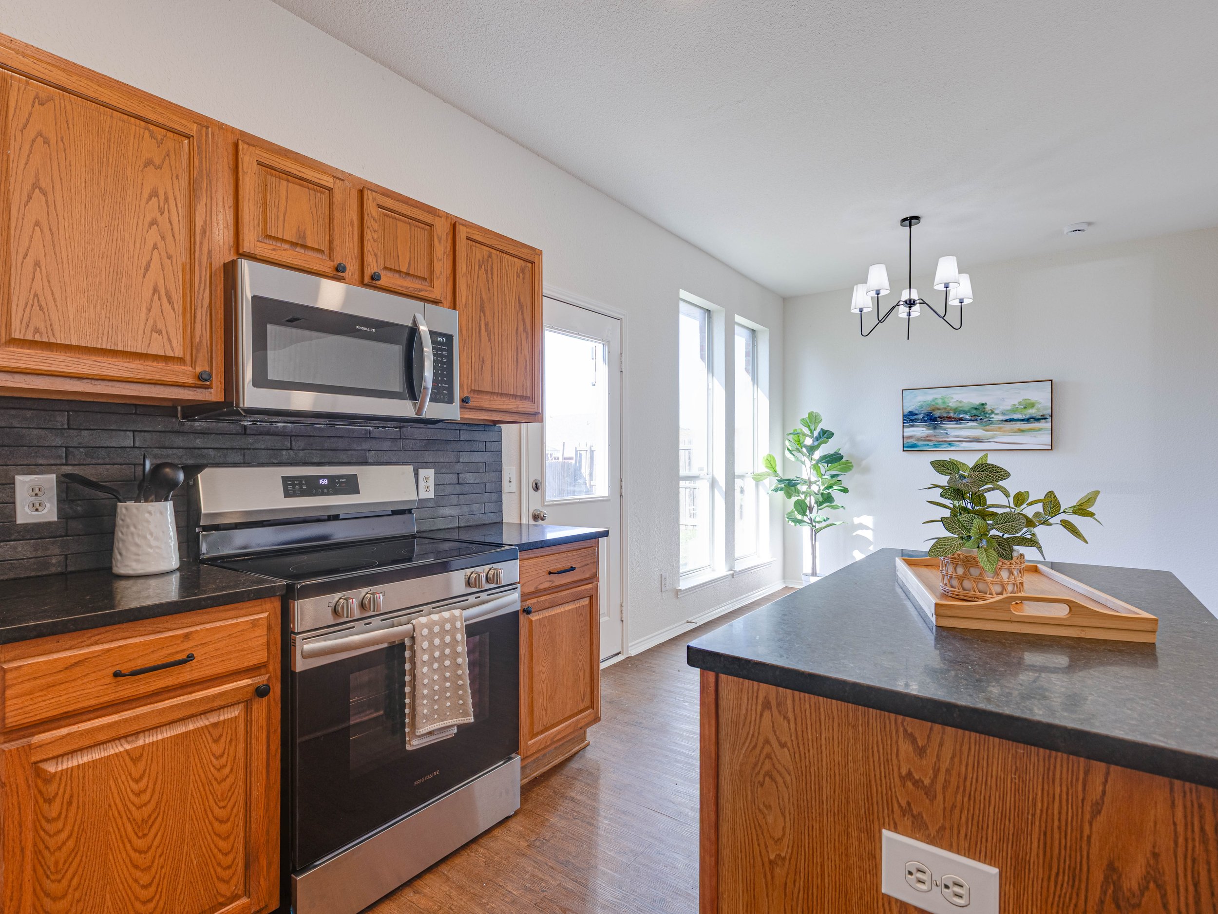 015 Kitchen - 8701 Gaines.jpg