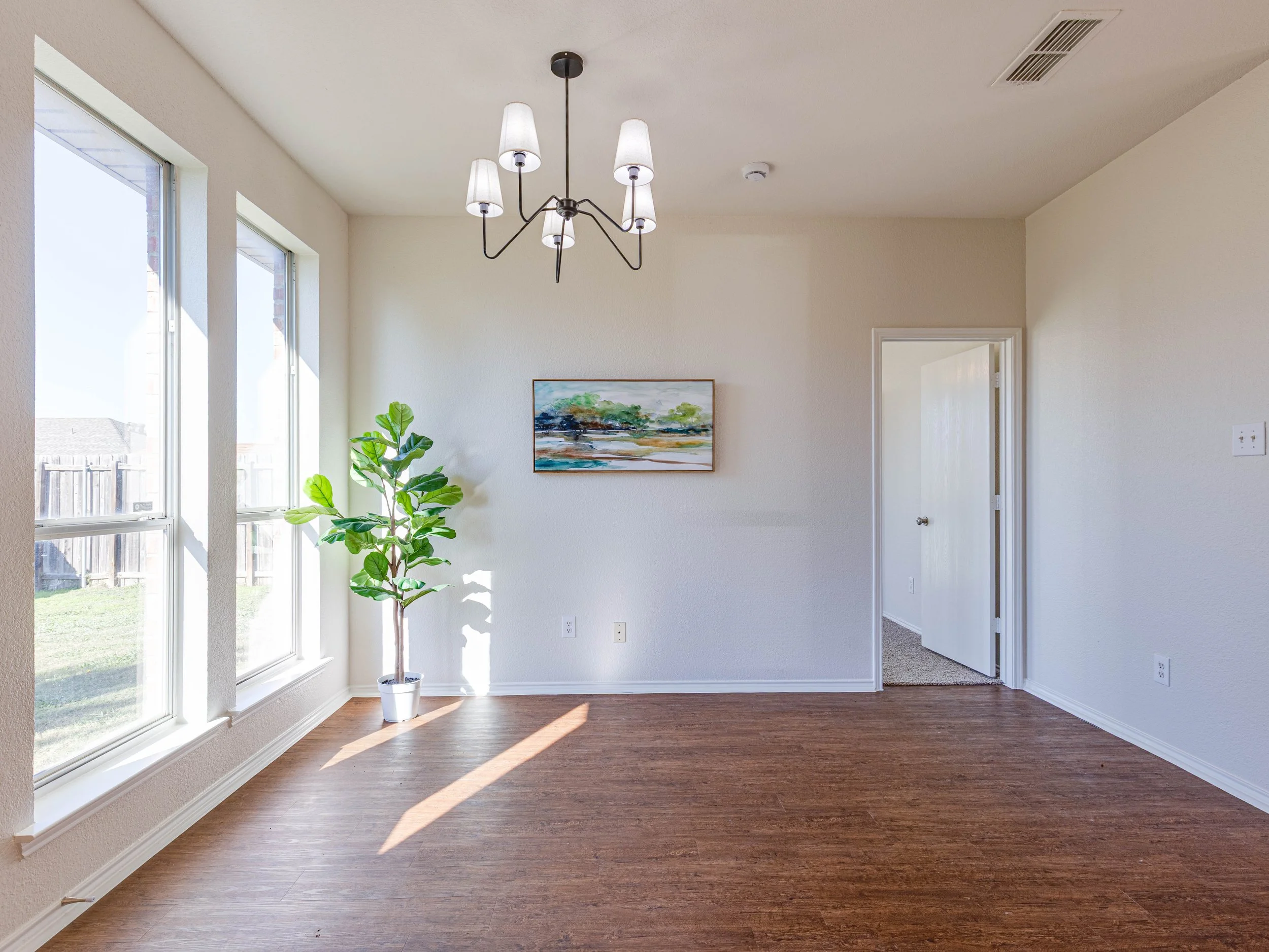 016 Dining Room - 8701 Gaines.jpg