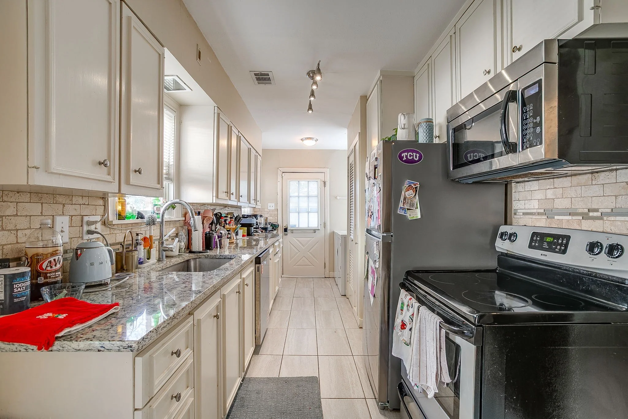 3305 Park Ridge Blvd (19 of 48).jpg