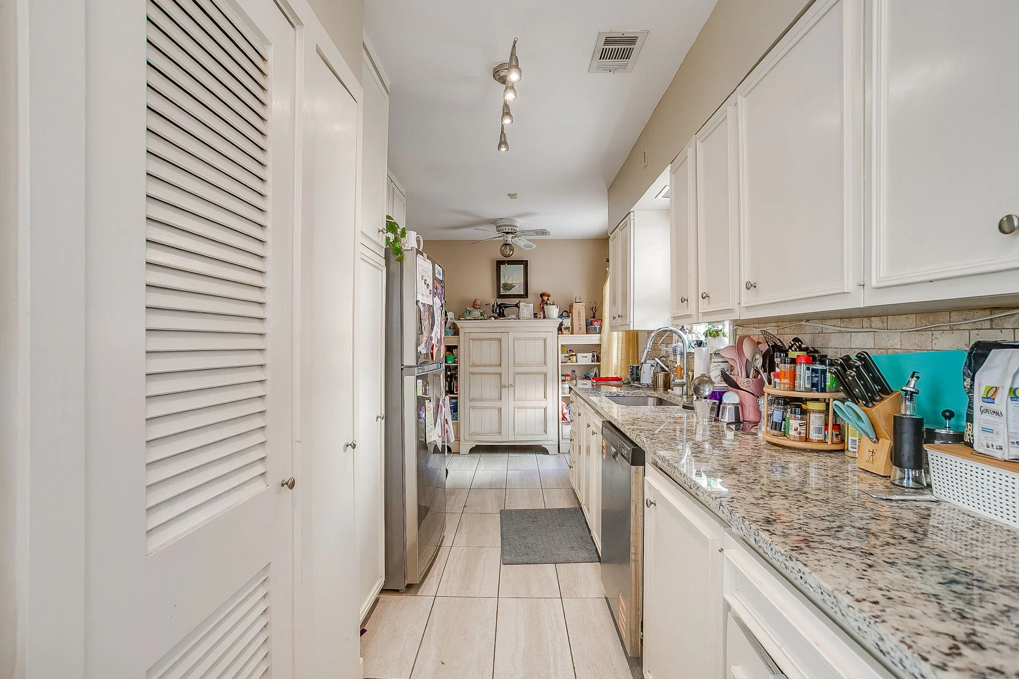 3305 Park Ridge Blvd (22 of 48).jpg