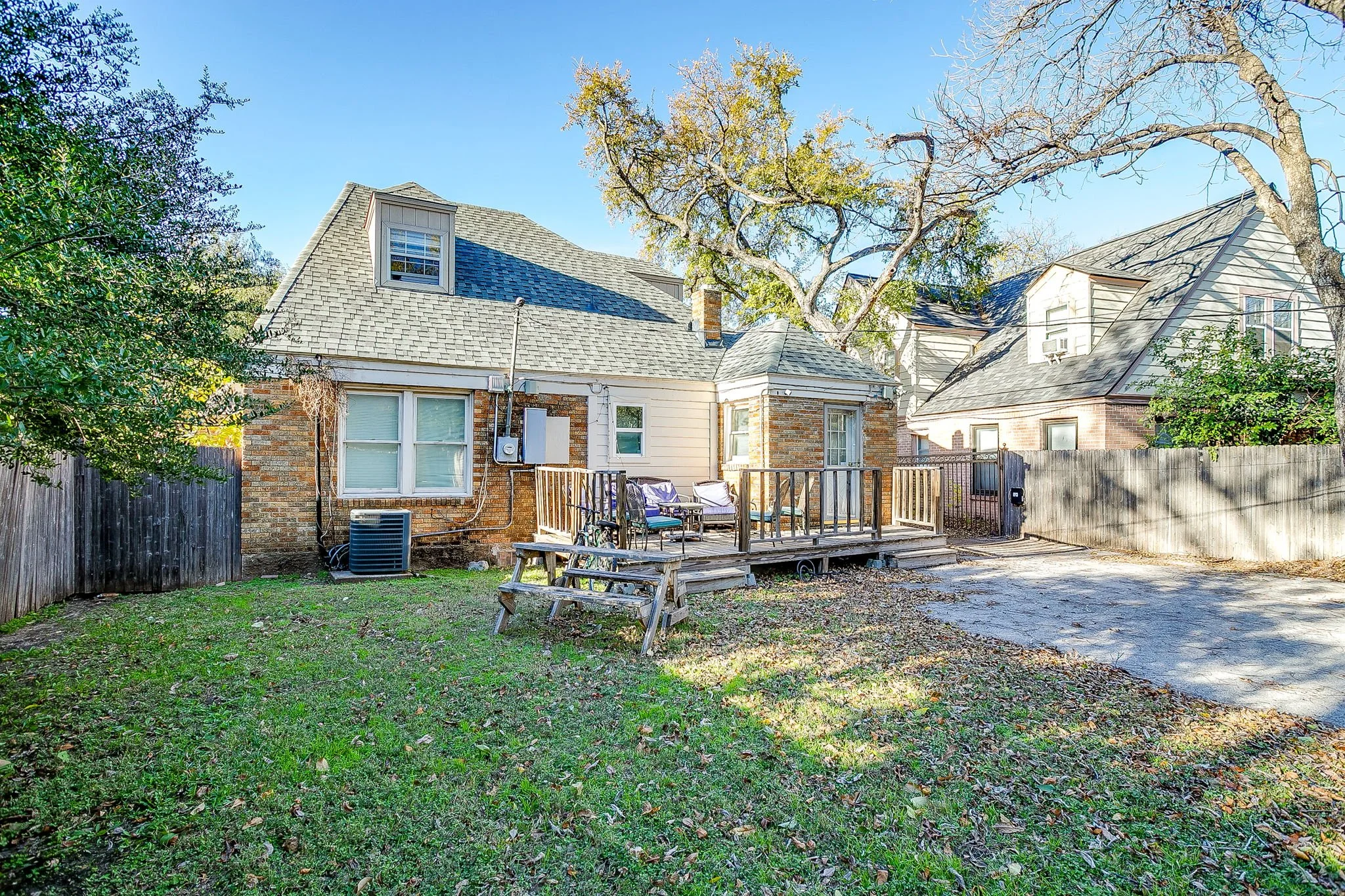 3305 Park Ridge Blvd (44 of 48).jpg