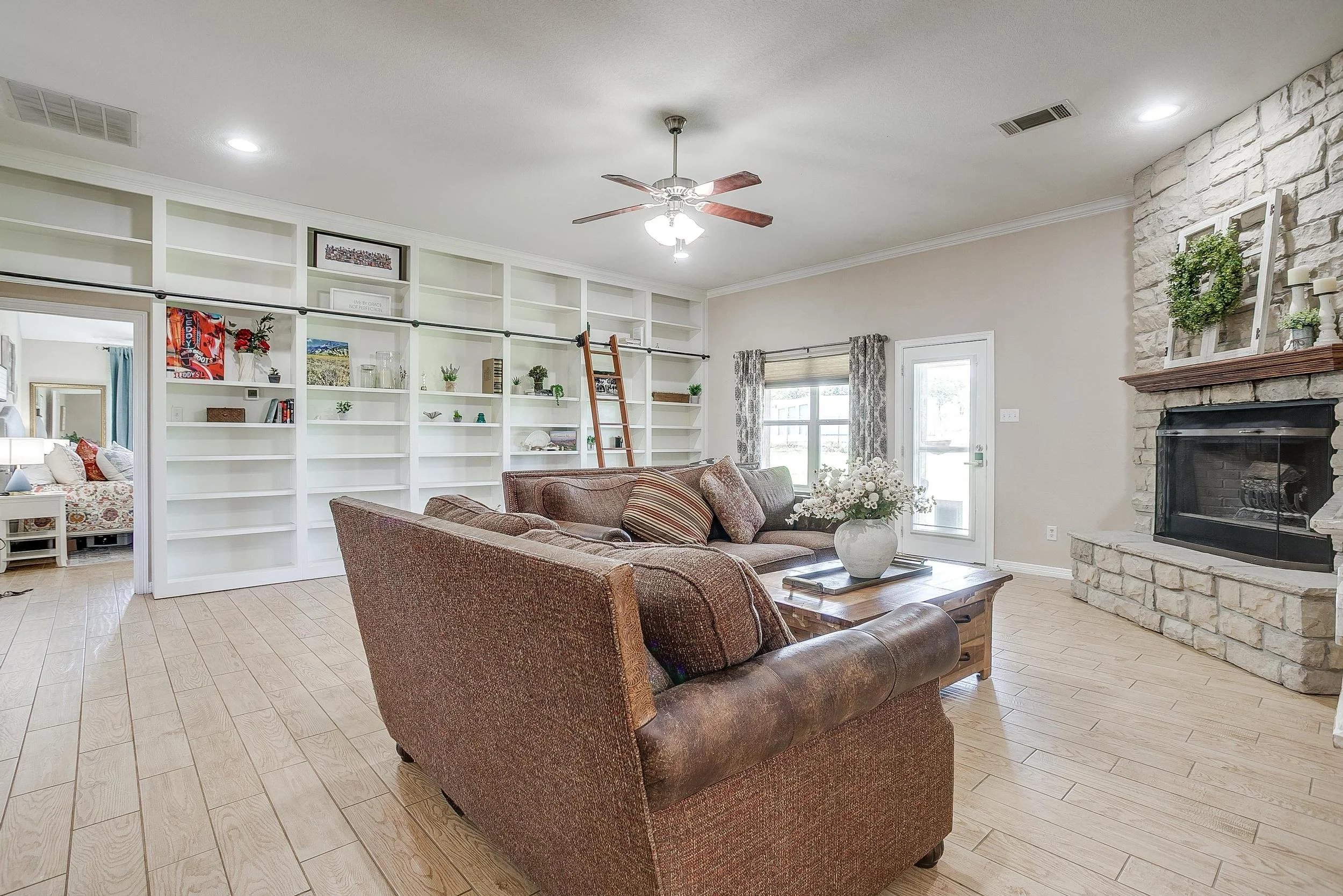 Copy of 12 Tigers Eye Court (10 of 41).jpg