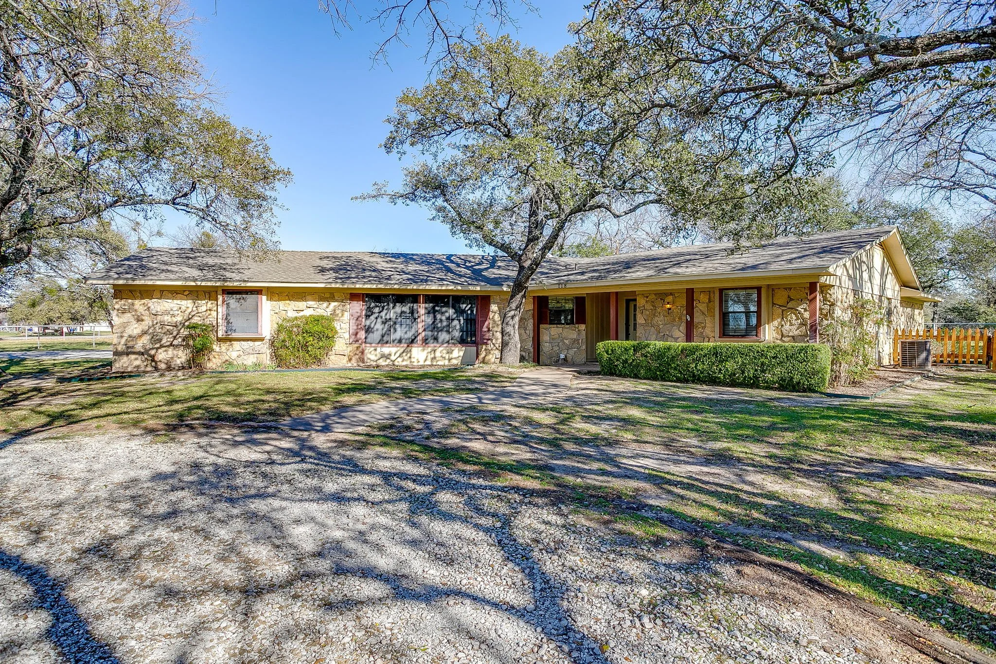 118 Woodcrest St (14 of 55).jpg