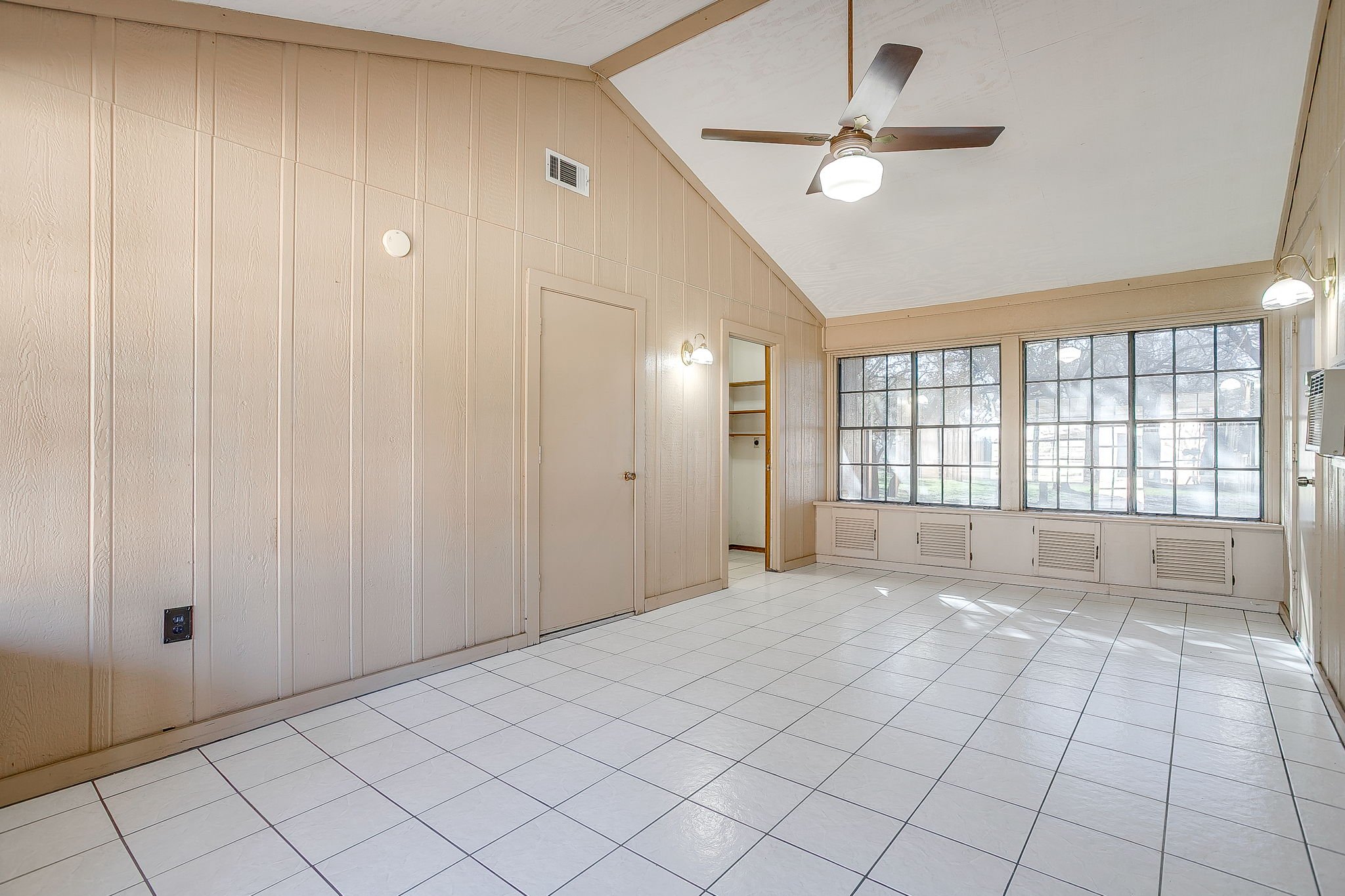 118 Woodcrest St (30 of 55).jpg