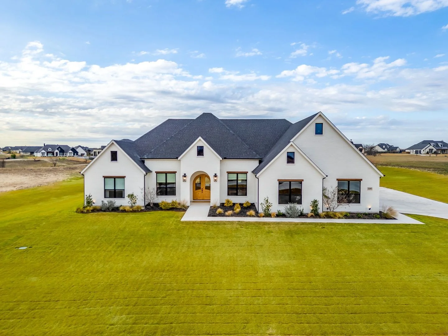 Move-in ready. Finally. 👇🏡
A rare opportunity to own a newly built home in one of Fort Worth&rsquo;s most desirable neighborhoods. 
Located just minutes from Clearfork and downtown, this 4-bedroom, 3-bath residence blends thoughtful design, modern 