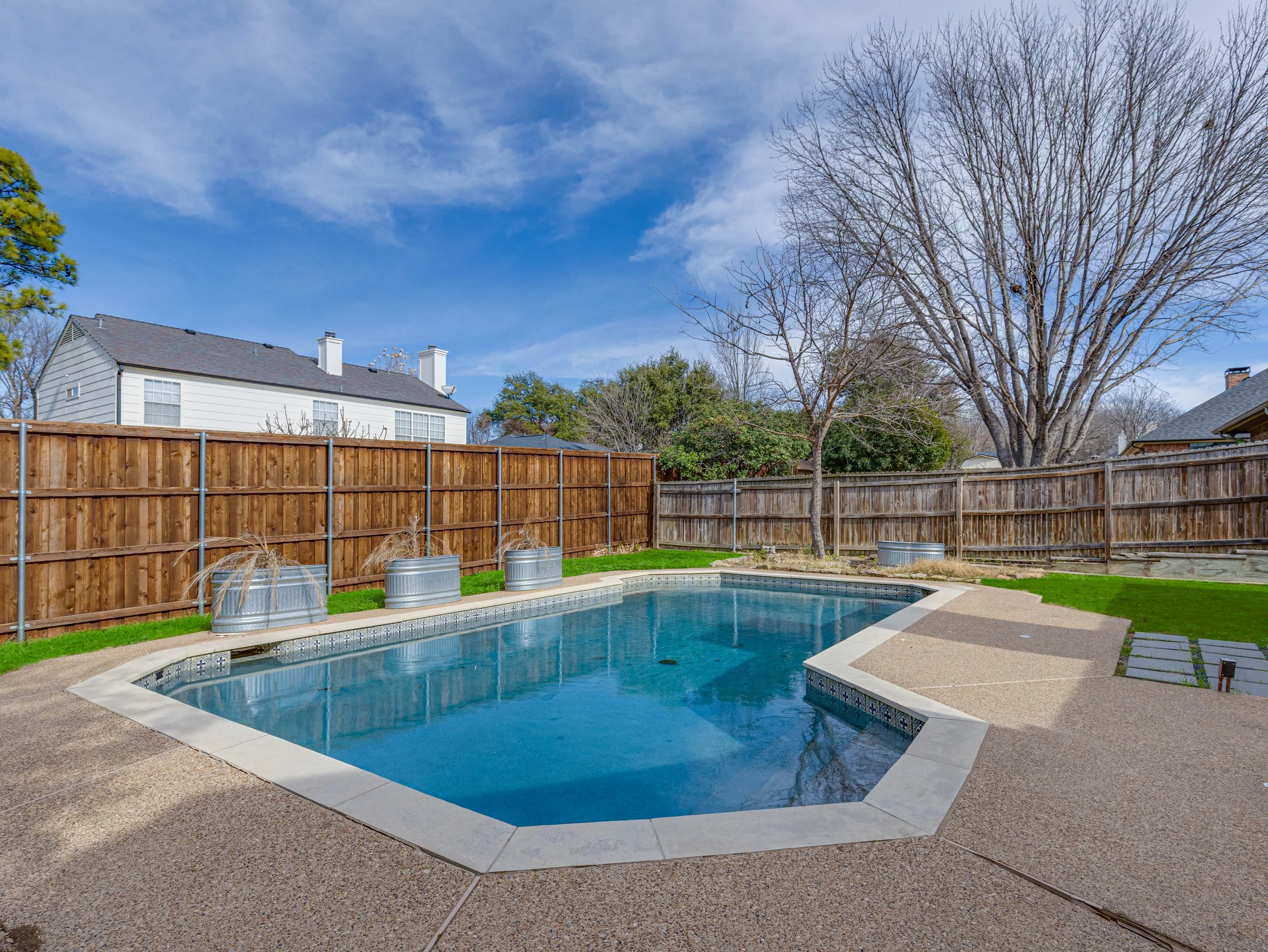 061 Backyard - 6705 Parkwood.jpg