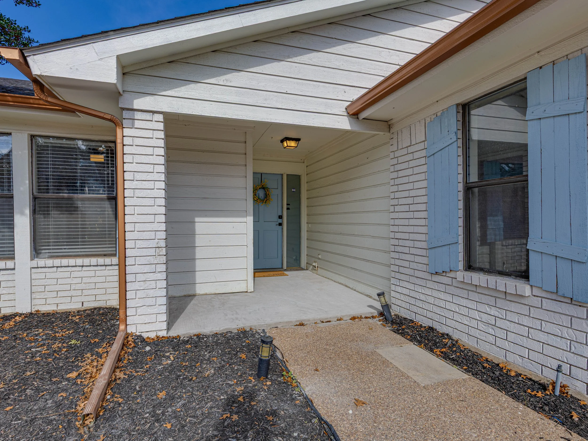 007 Front - 6705 Parkwood.jpg