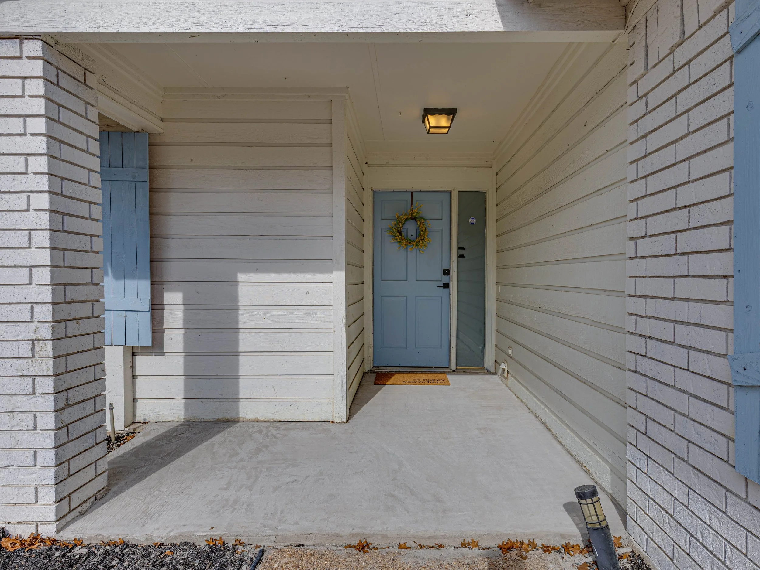 008 Front Door - 6705 Parkwood.jpg