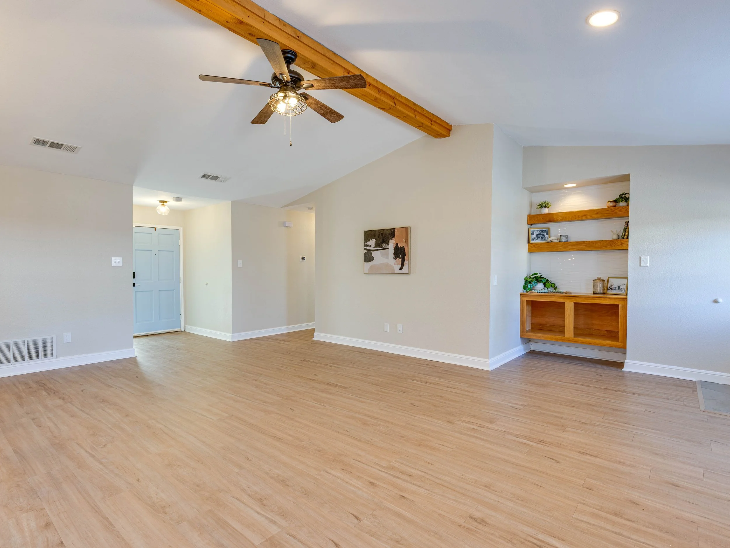 010 Living Room - 6705 Parkwood.jpg