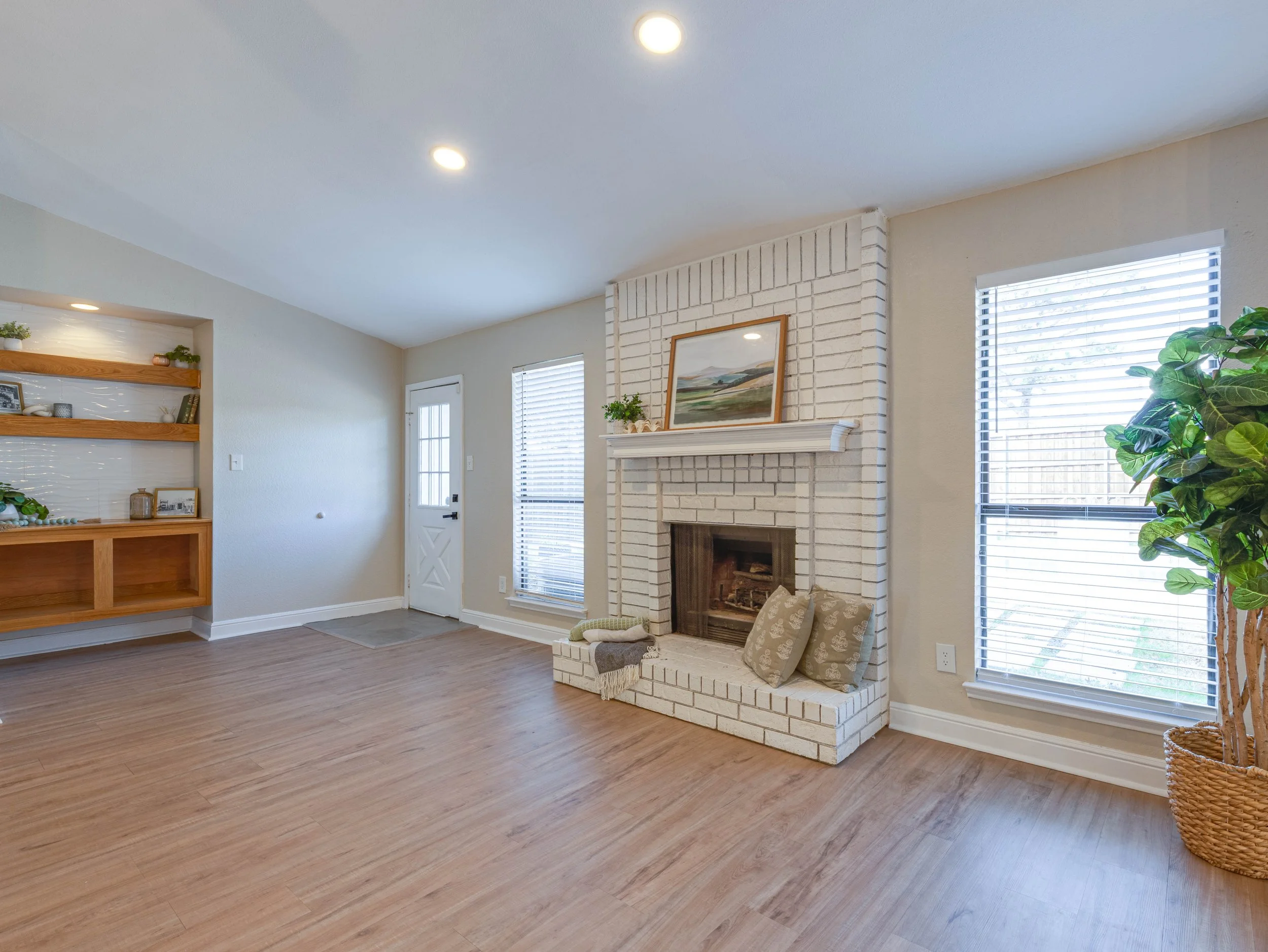 015 Living Room - 6705 Parkwood.jpg