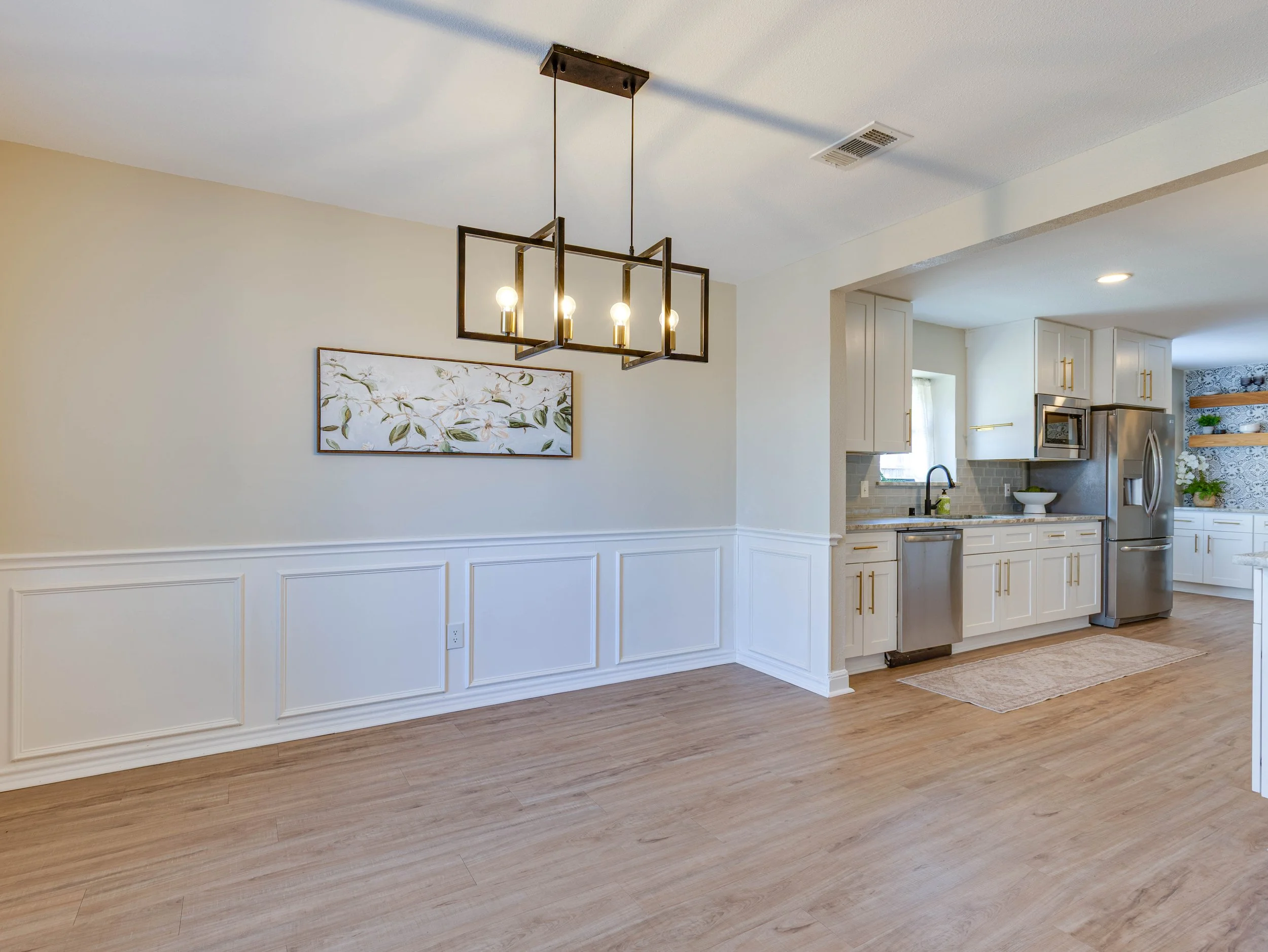020 Dining Room - 6705 Parkwood.jpg