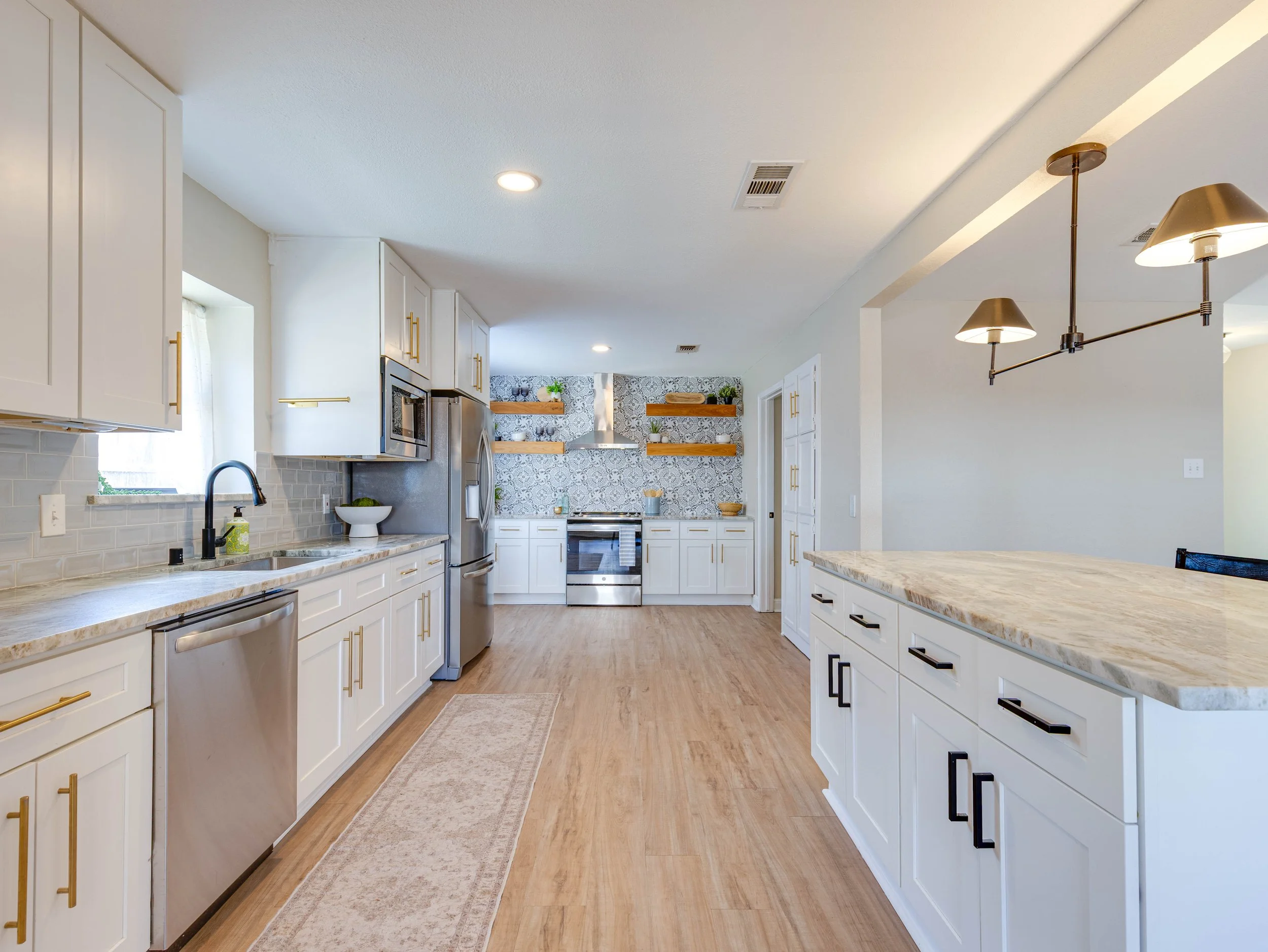 022 Kitchen - 6705 Parkwood.jpg
